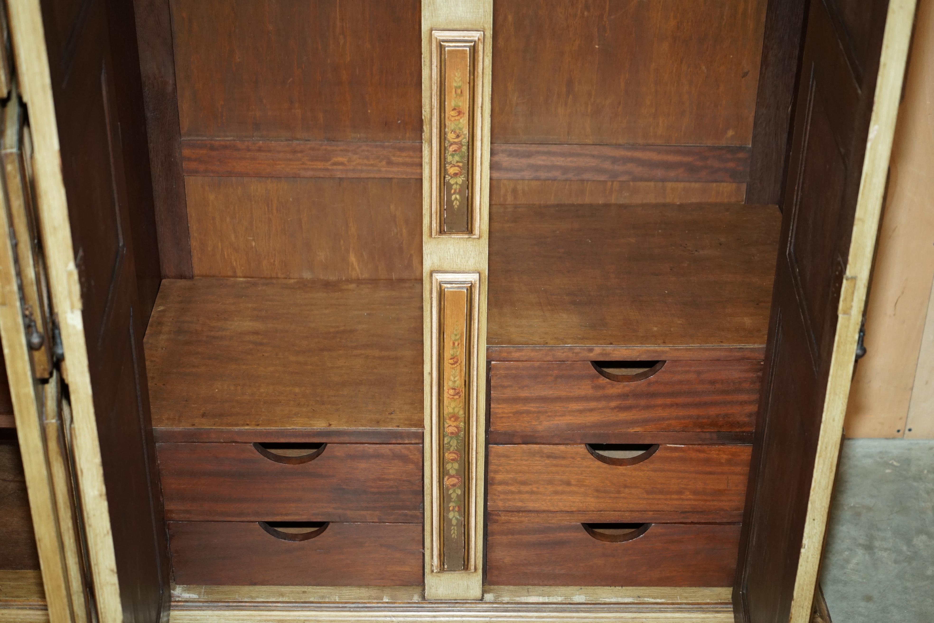 impresionante armario de madera de roble italiano de época para el servicio doméstico o armario con dos cajones en venta 11