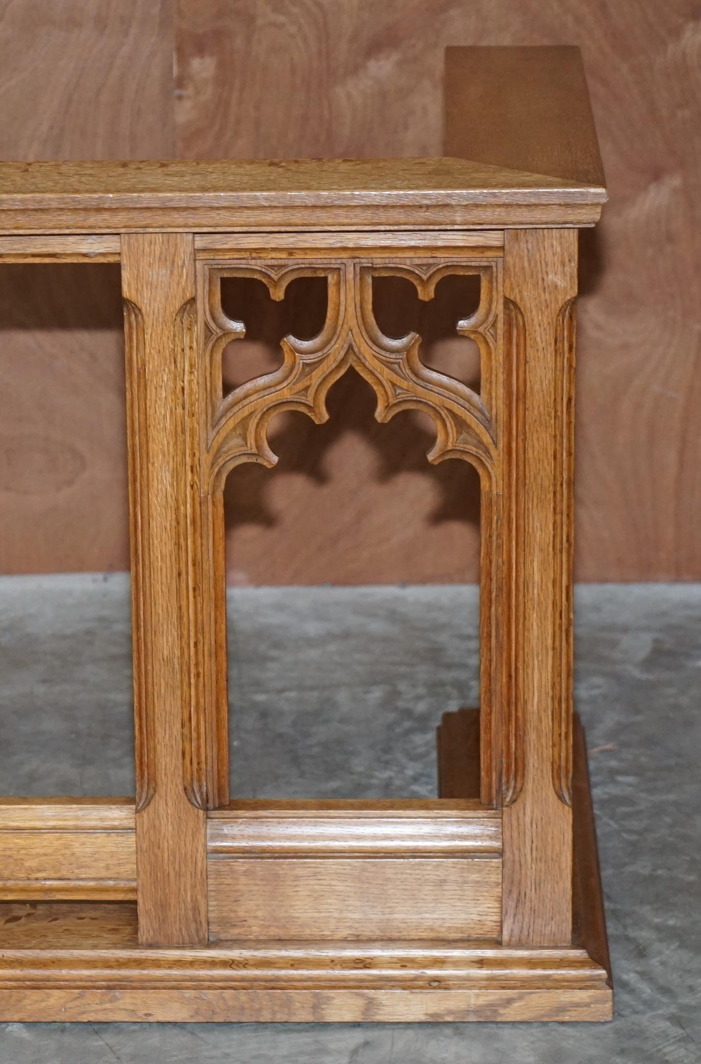 20th Century Stunning Vintage Oak Pugin Style Gothic Church Altar Rail Ideal as Club Fender