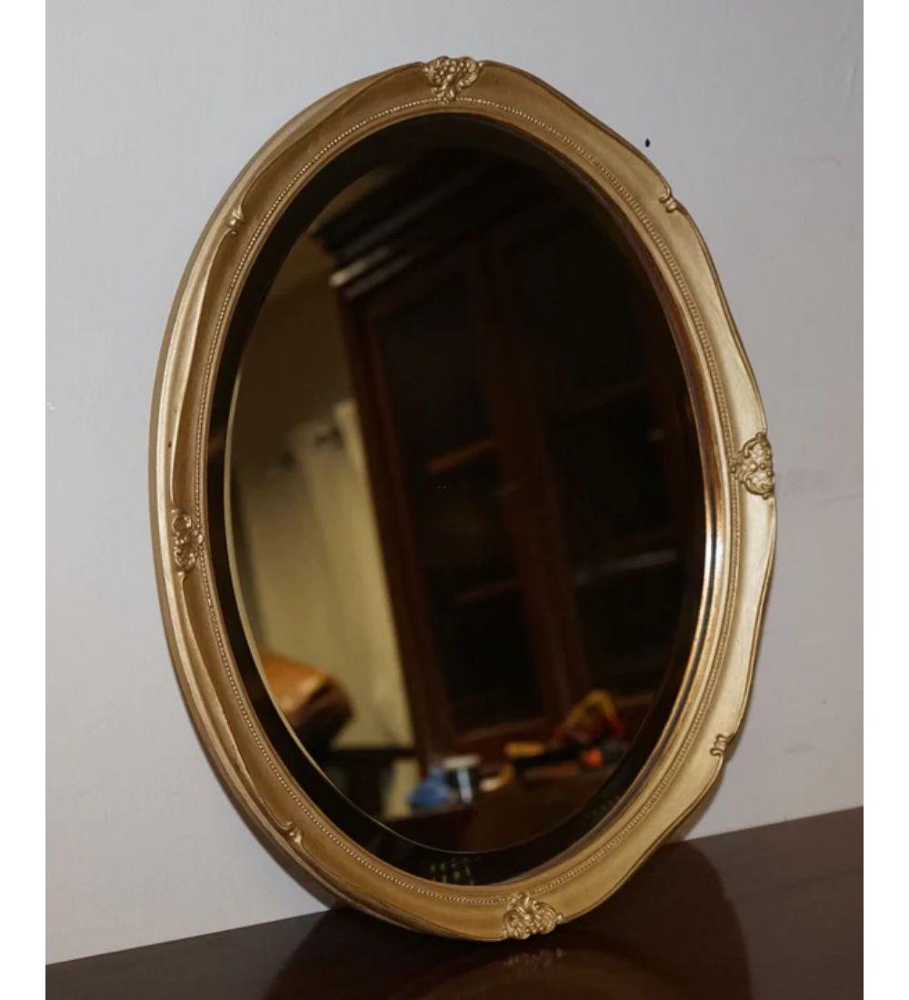 Stunning Vintage Oval Ornate Gold Mirror In Good Condition For Sale In Pulborough, GB