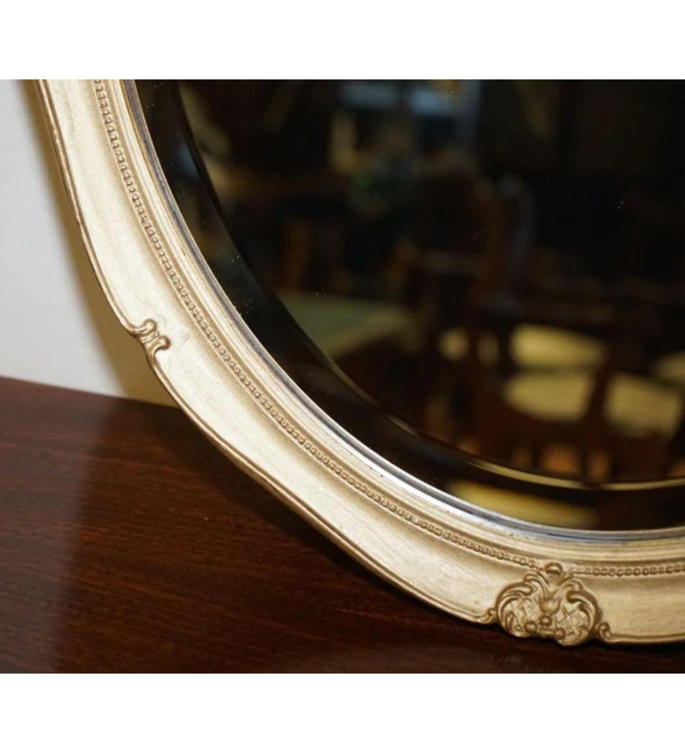 XX secolo Splendido specchio ovale d'epoca ornato d'oro in vendita