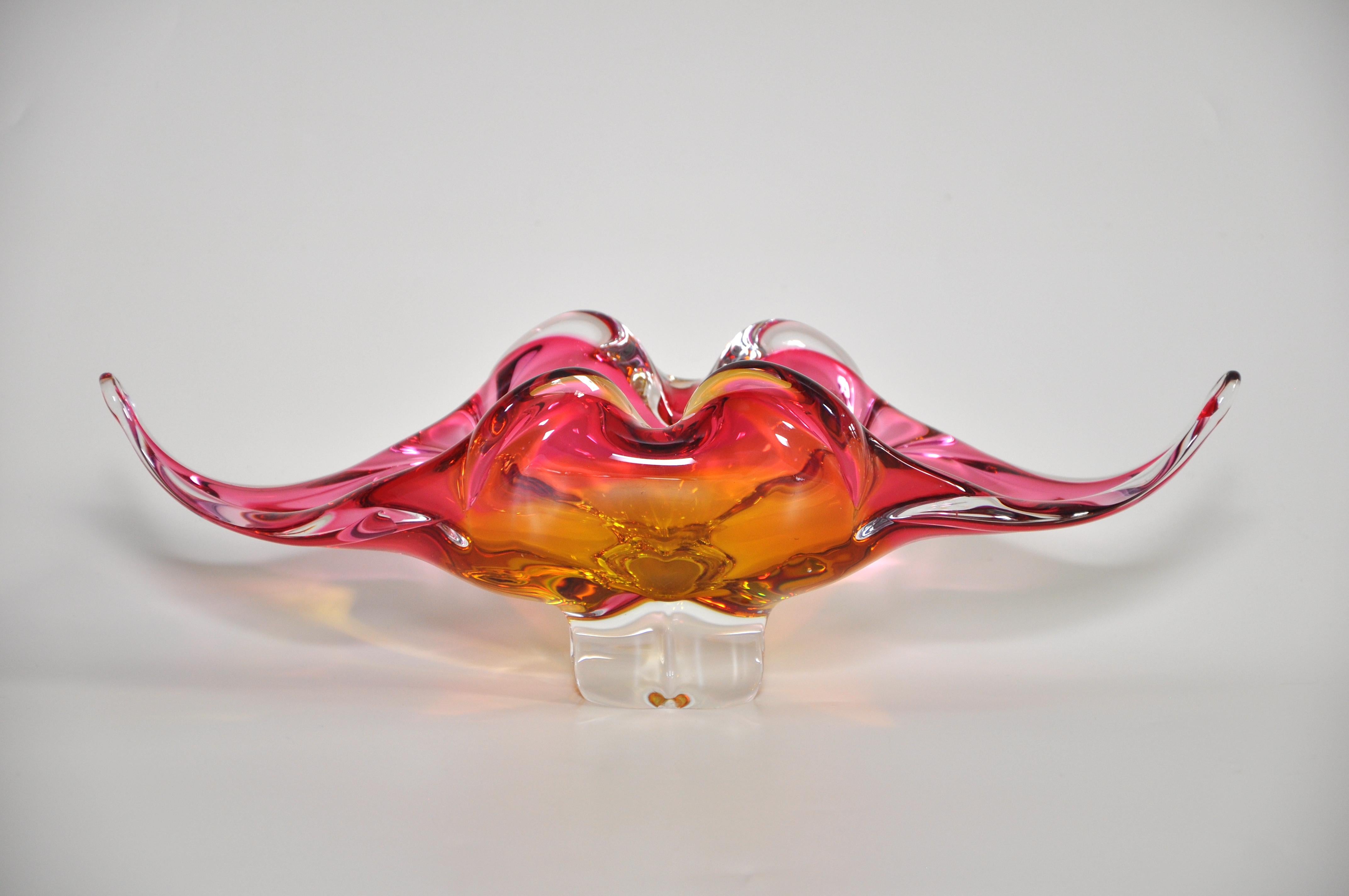 Title:
Stunning Vintage Pink Orange Art Glass Sculpture Italian 

Description:
A stunning vintage piece of art glass in a strong molten pink blending into warm, rich rusty, orange hue. This piece is wonderful as it would look great matched with