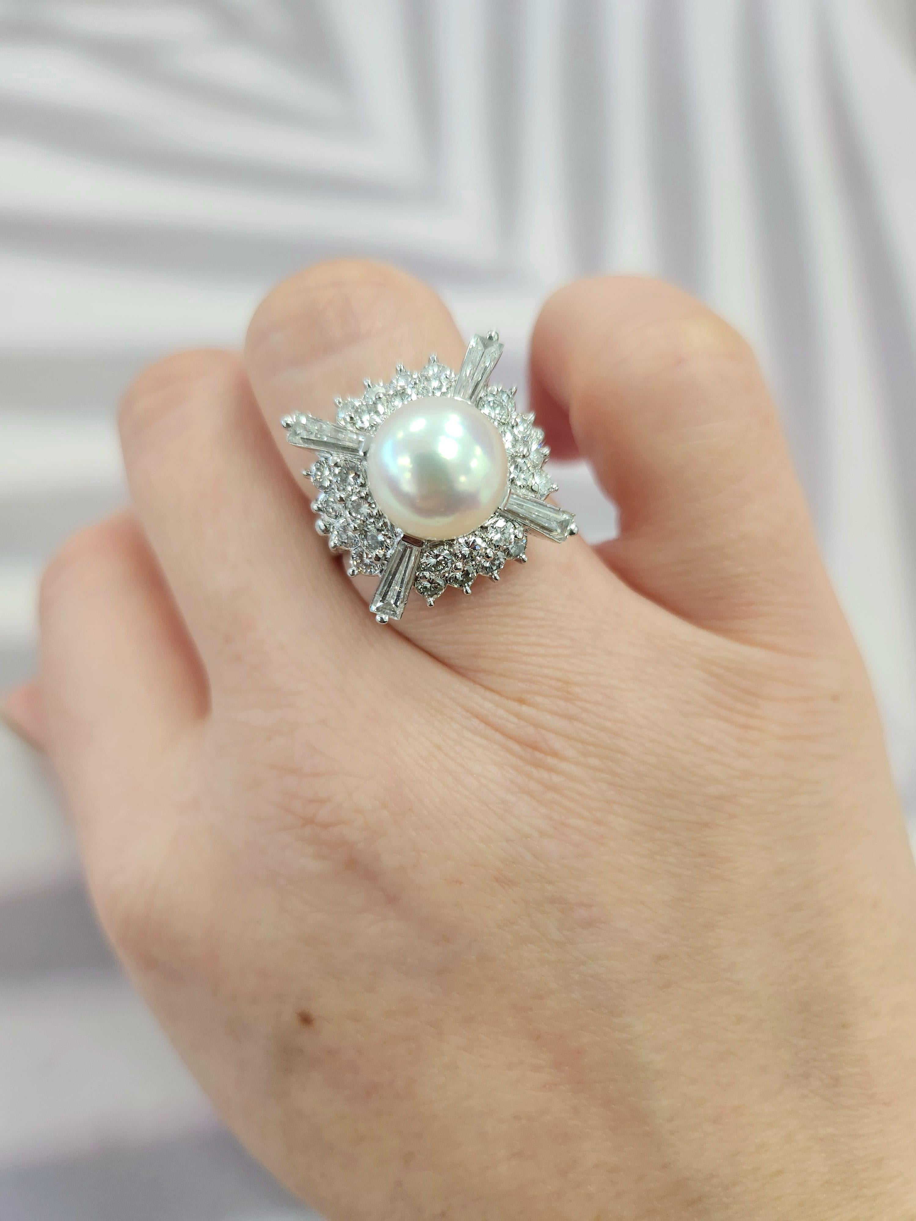 Atemberaubender Vintage Platin-Cocktailring mit 2,25 Karat Diamant und Perle - Größe 6 (Baguette-Treppenschliff)
