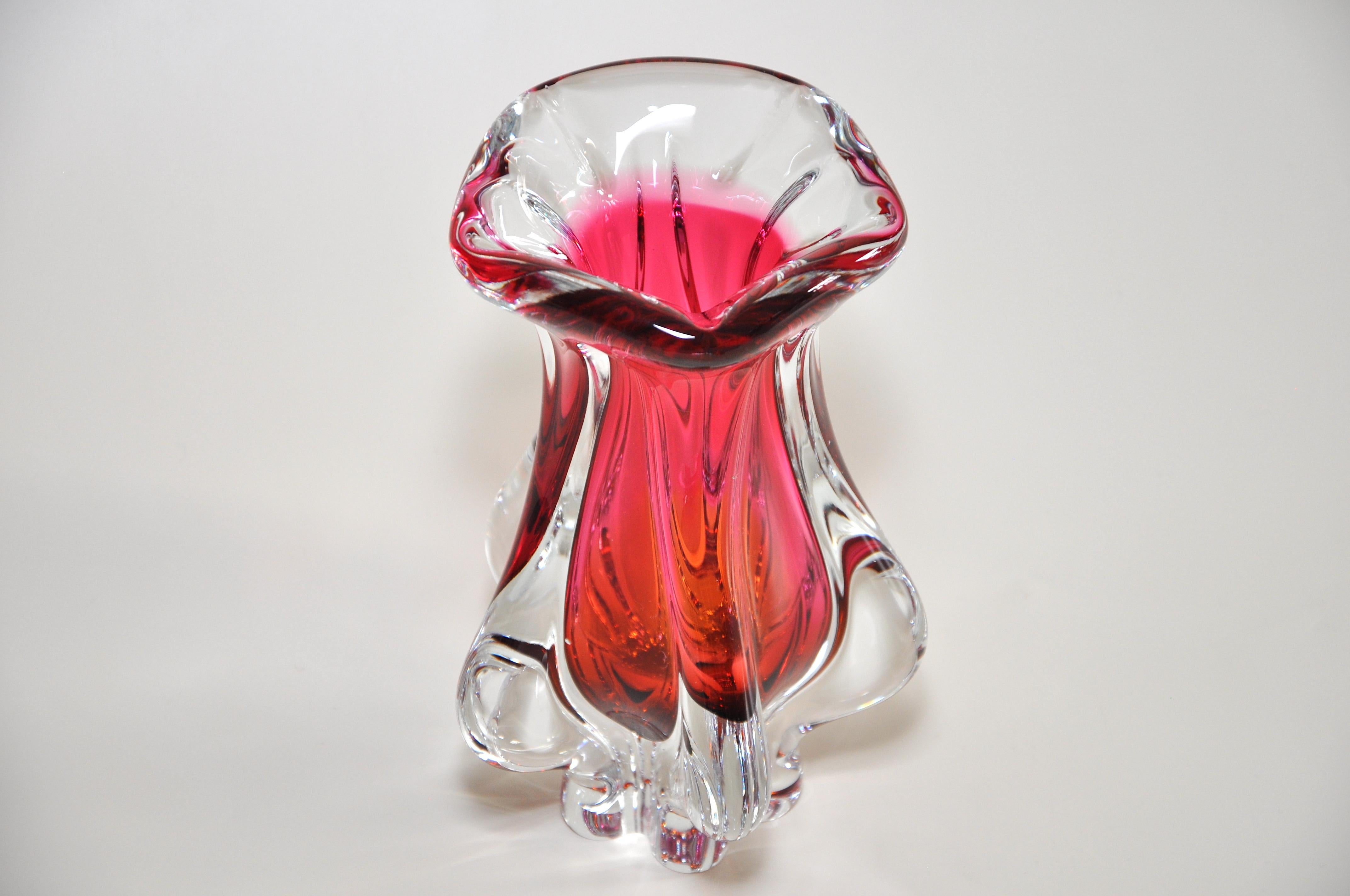 Stunning Vintage Raspberry Pink Red Art Glass Bowl Italian In Excellent Condition In Belfast, Northern Ireland