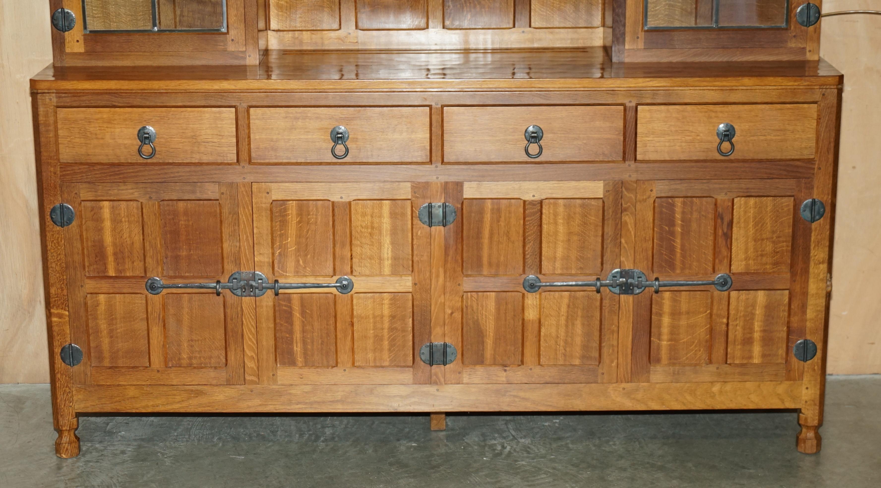 STUNNING VINTAGE ROBERT MOUSEMAN THOMPSON OAK DISPLAY DRESSER SIDEBOARDs + LIGHTs in vendita 2