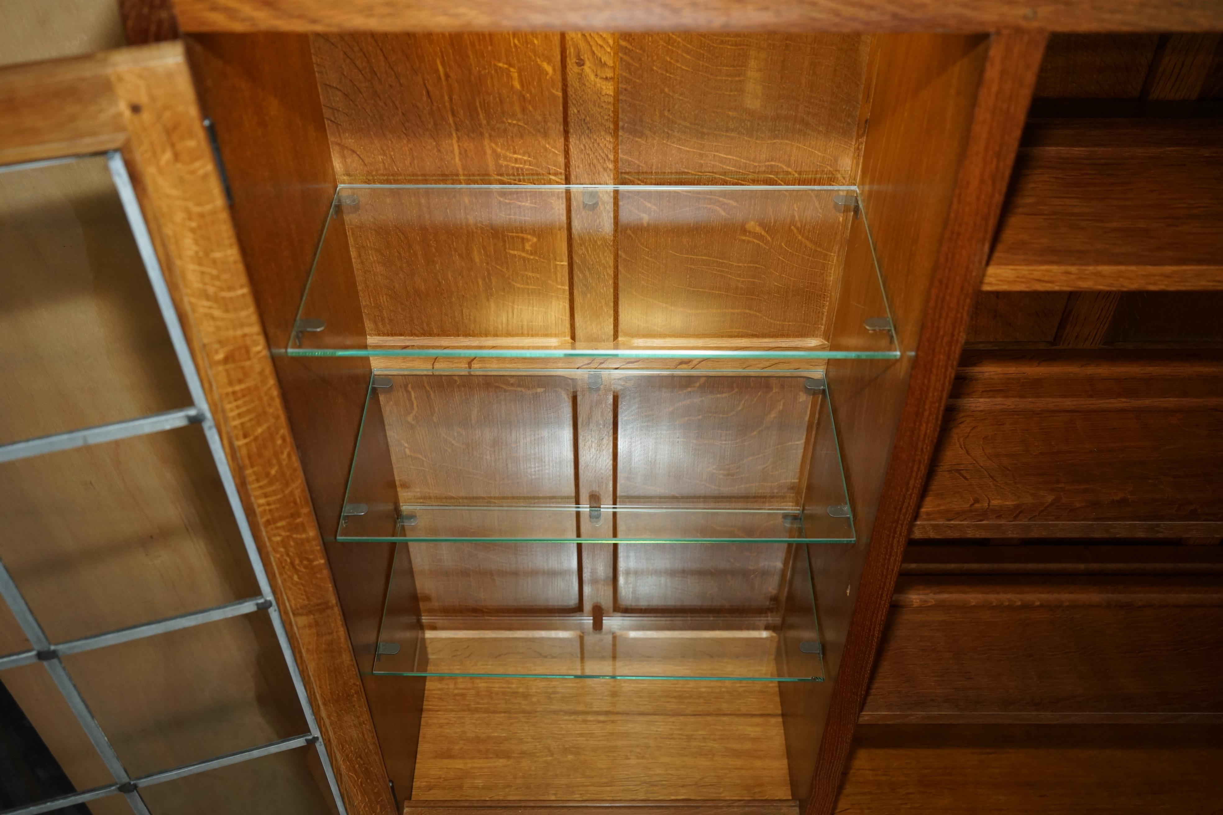 STUNNING VINTAGE ROBERT MOUSEMAN THOMPSON OAK DISPLAY DRESSER SIDEBOARDs + LIGHTs in vendita 6