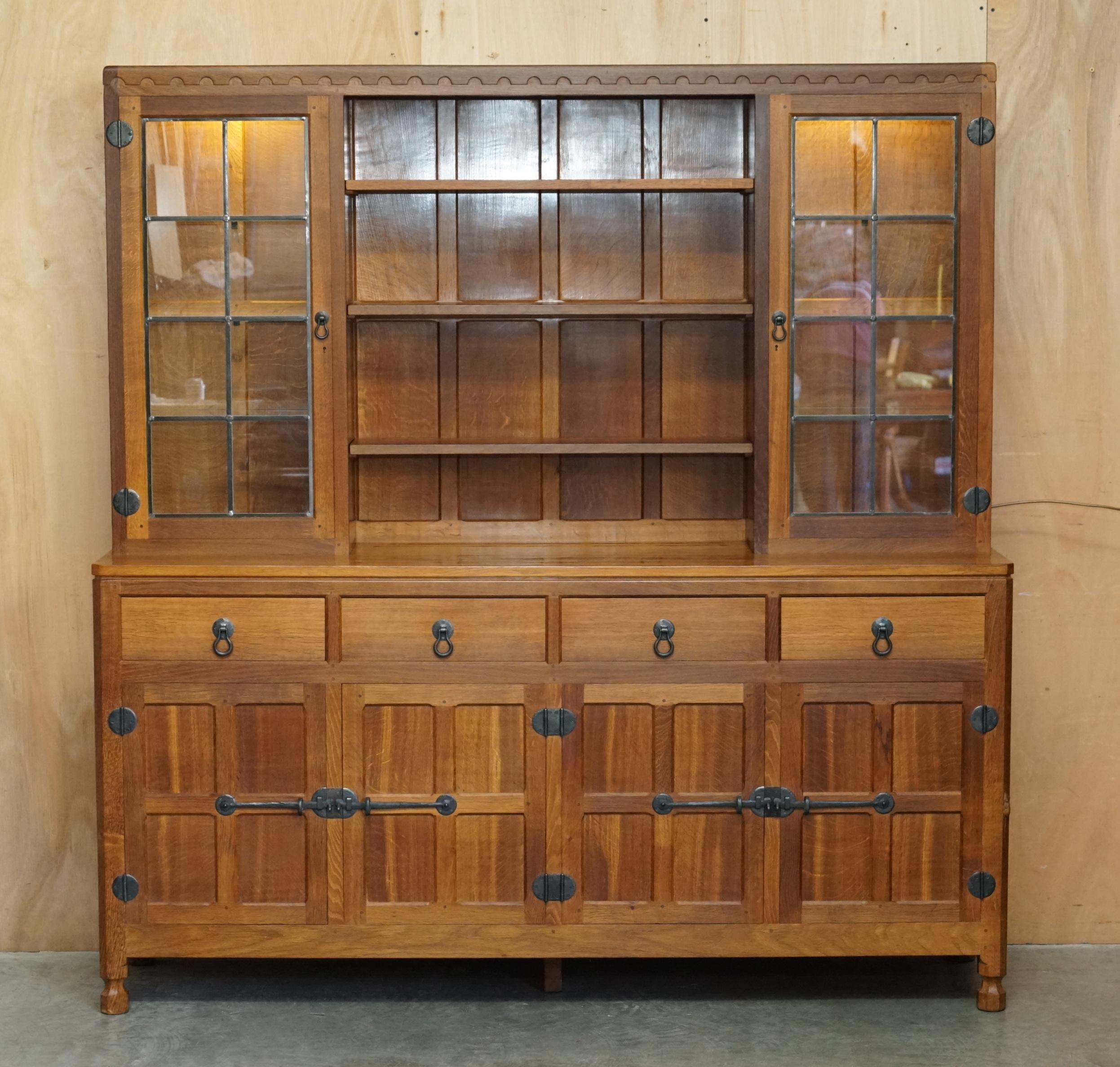 Country STUNNING VINTAGE ROBERT MOUSEMAN THOMPSON OAK DISPLAY DRESSER SIDEBOARDs + LIGHTs in vendita