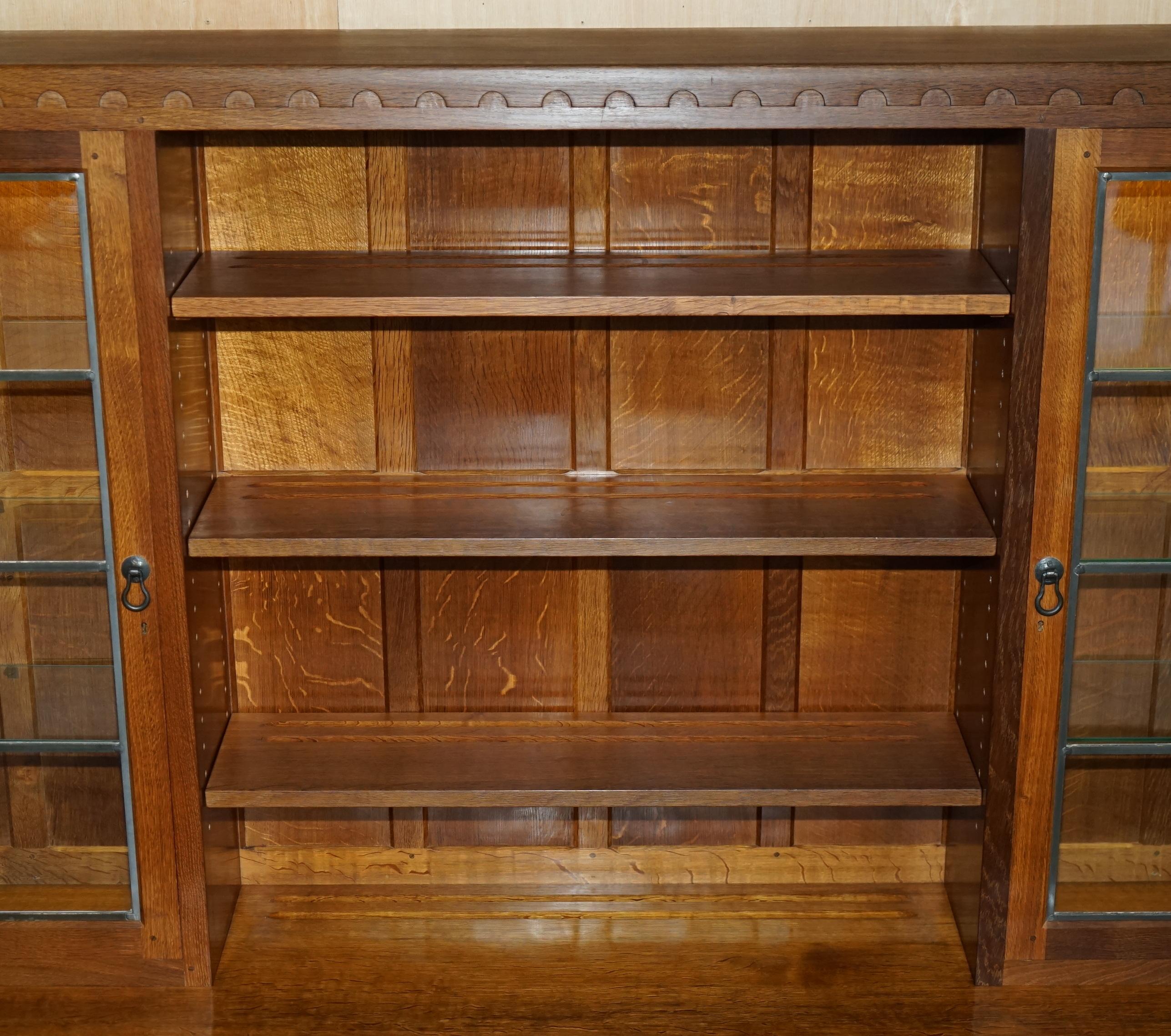 XX secolo STUNNING VINTAGE ROBERT MOUSEMAN THOMPSON OAK DISPLAY DRESSER SIDEBOARDs + LIGHTs in vendita