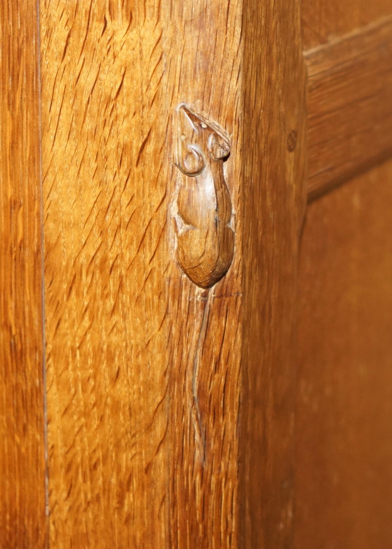 STUNNING VINTAGE ROBERT MOUSEMAN THOMPSON OAK DISPLAY DRESSER SIDEBOARDs + LIGHTs in vendita 1