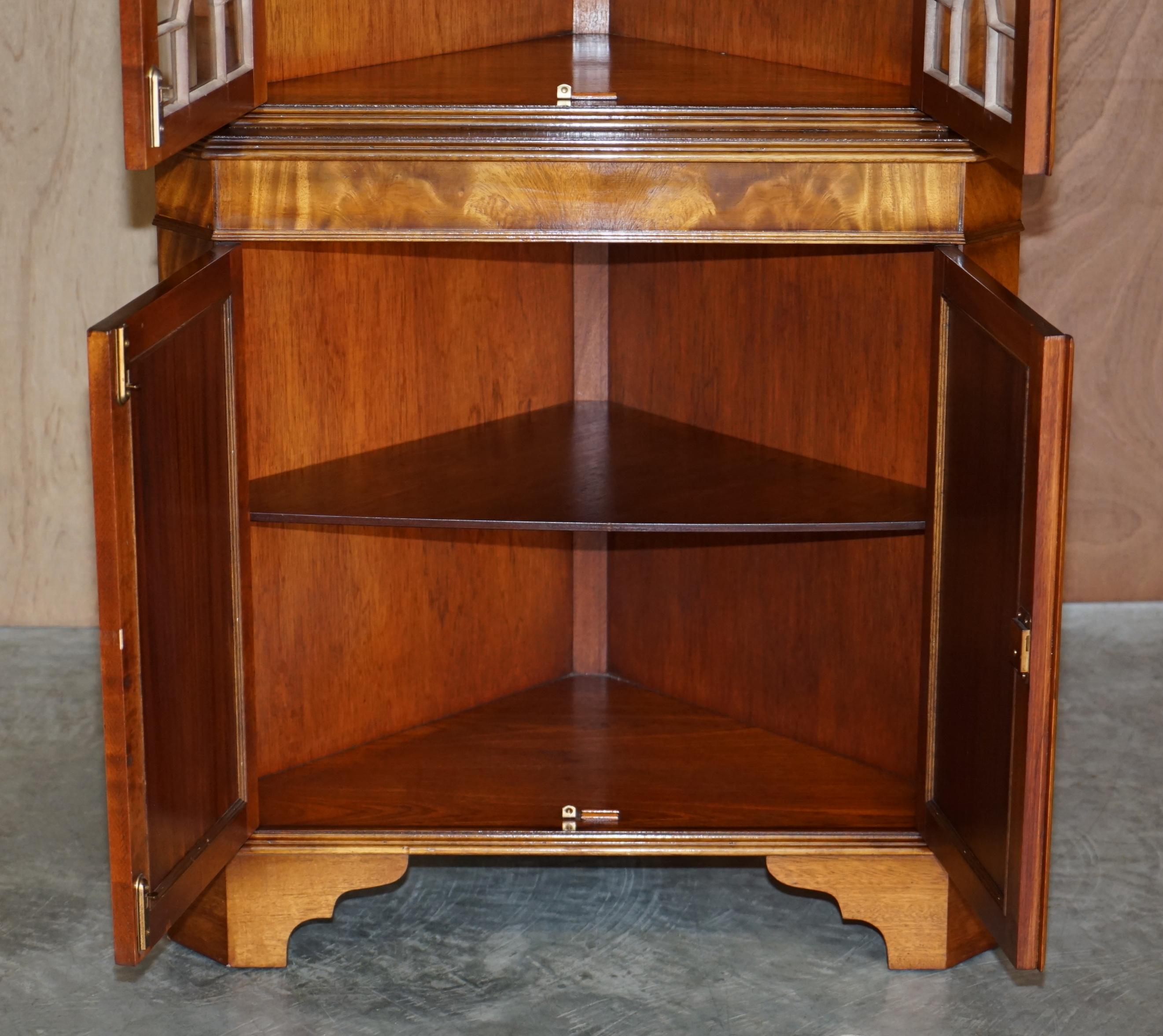 Stunning Vintage Sheraton Revival Astral Glazed Inlaid Corner Bookcase Cabinet 4