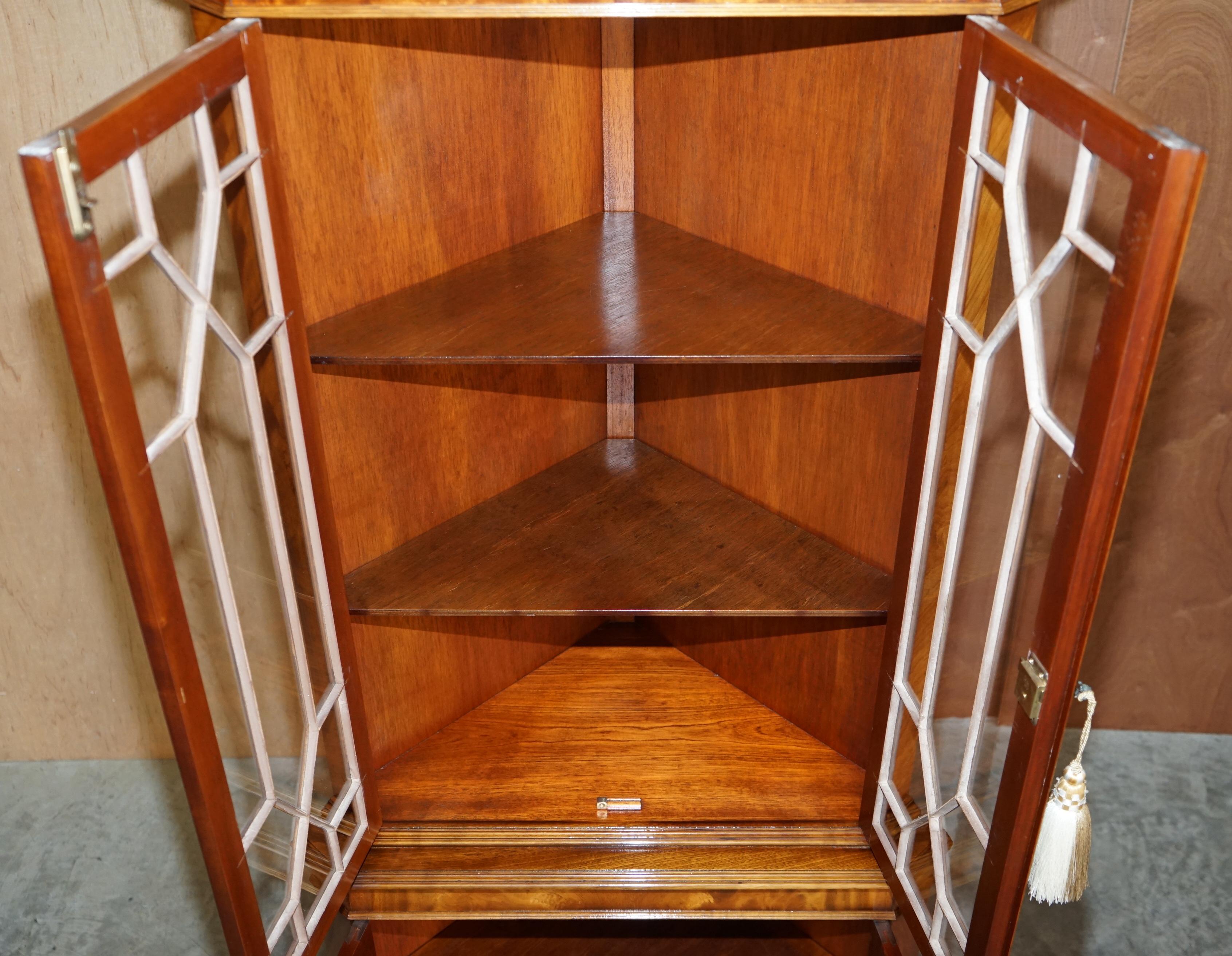 Stunning Vintage Sheraton Revival Astral Glazed Inlaid Corner Bookcase Cabinet 6