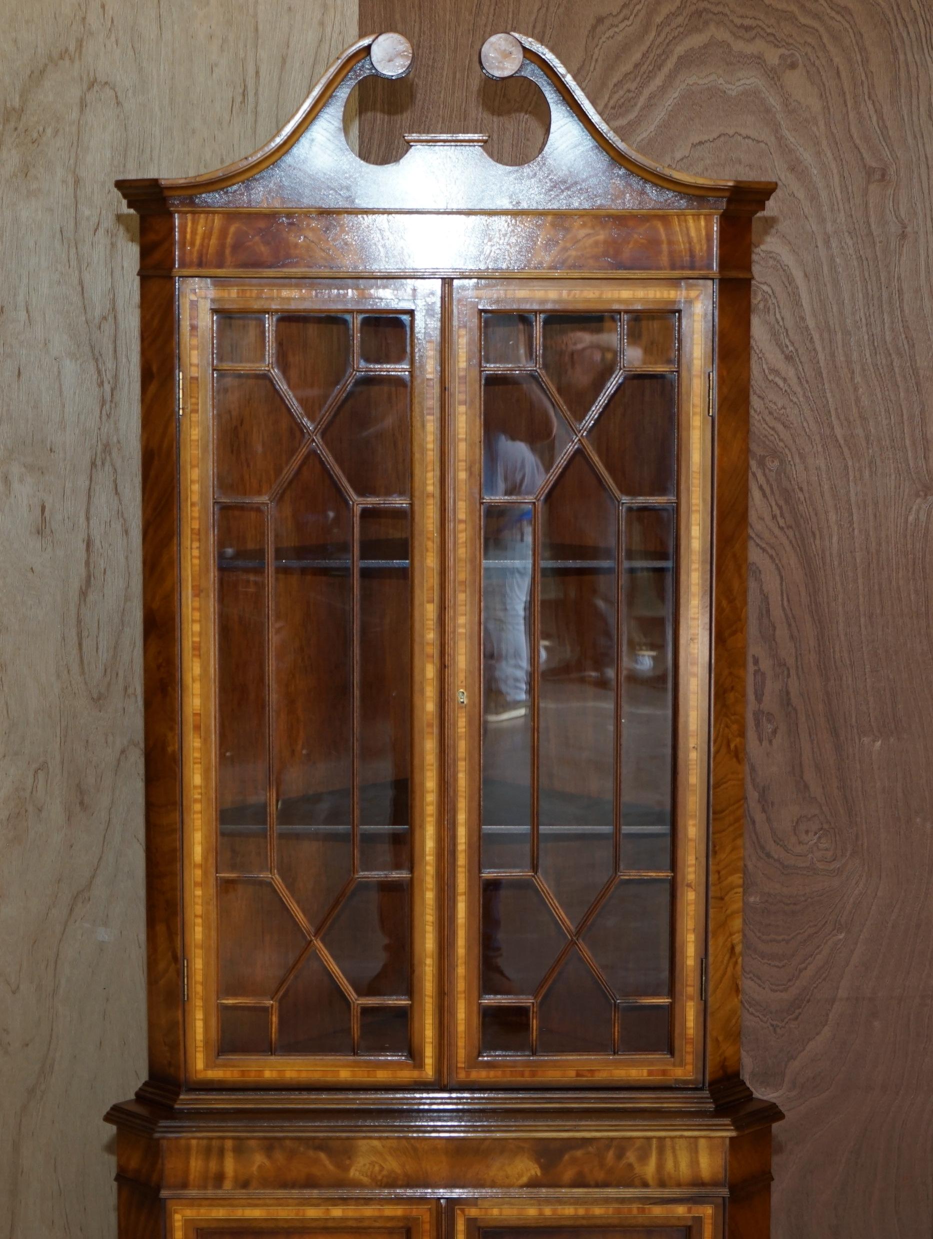 English Stunning Vintage Sheraton Revival Astral Glazed Inlaid Corner Bookcase Cabinet