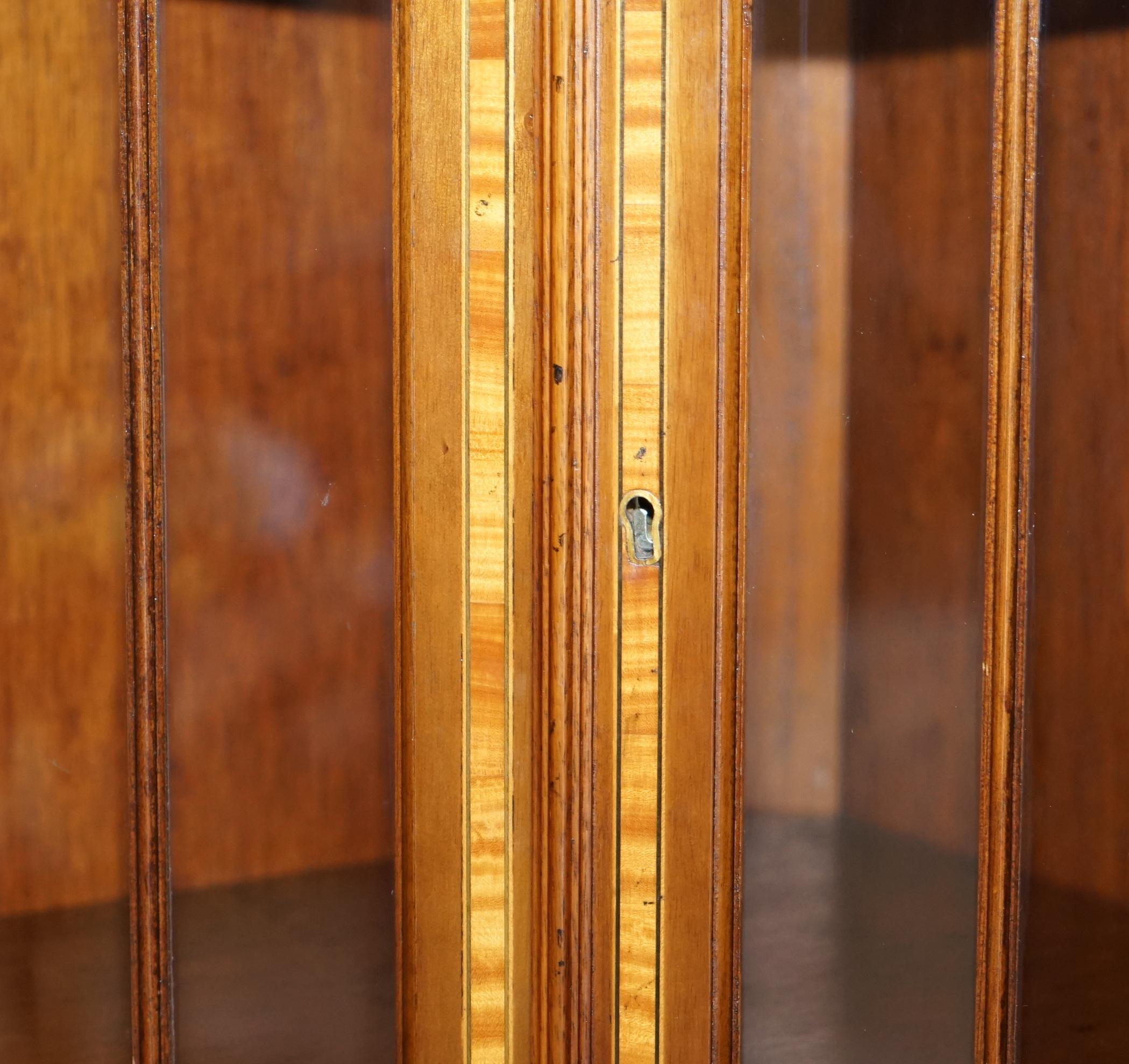 Stunning Vintage Sheraton Revival Astral Glazed Inlaid Corner Bookcase Cabinet 1