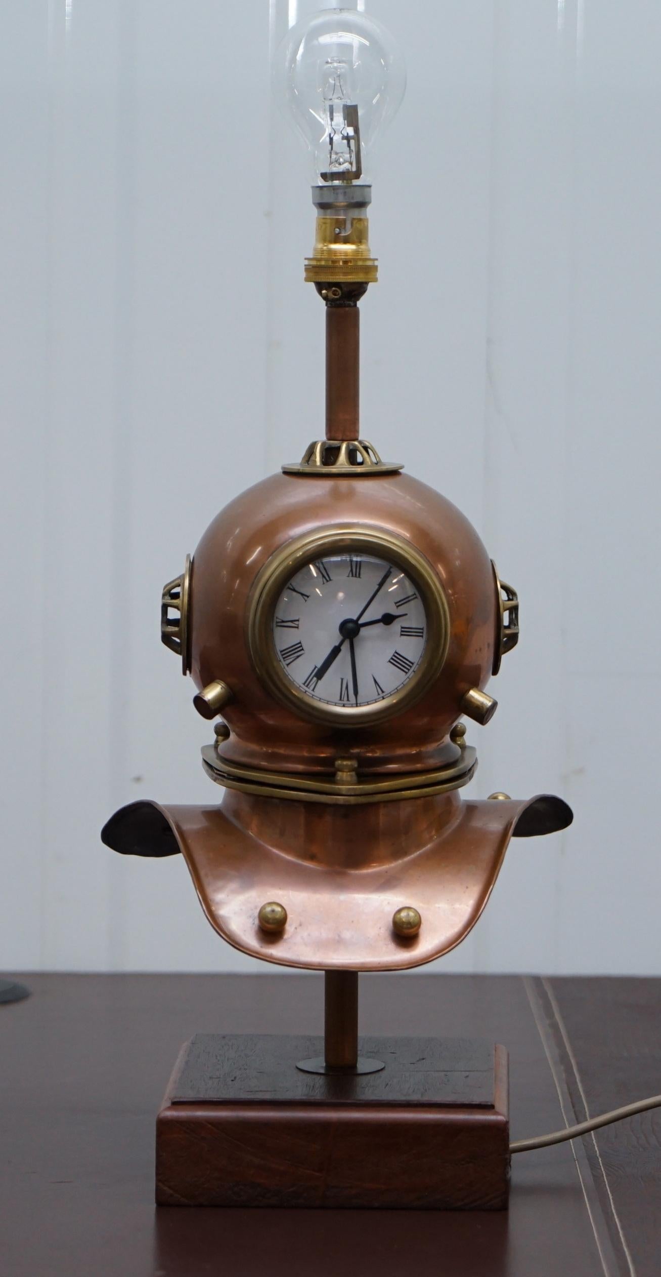 We are delighted to offer for sale this stunning vintage small copper and brass divers helmet with built-in clock and lamp

A one of kind desk lamp, very decorative and well made, works perfectly

Dimensions:

Height:- 43cm

Width:-