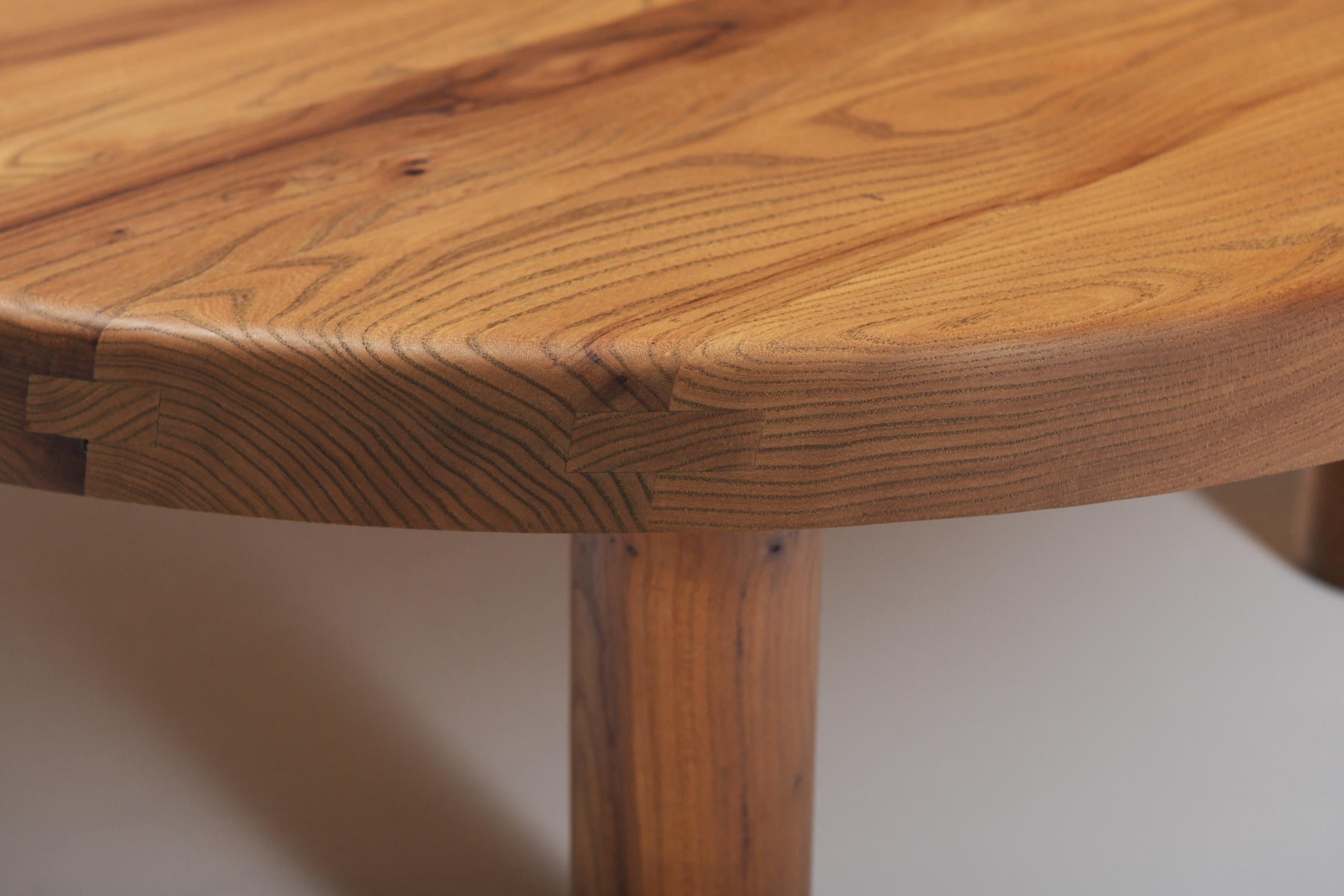 Atemberaubender Vintage-Couchtisch T02M aus ELM-Holz von Pierre Chapo – Frankreich im Angebot 4