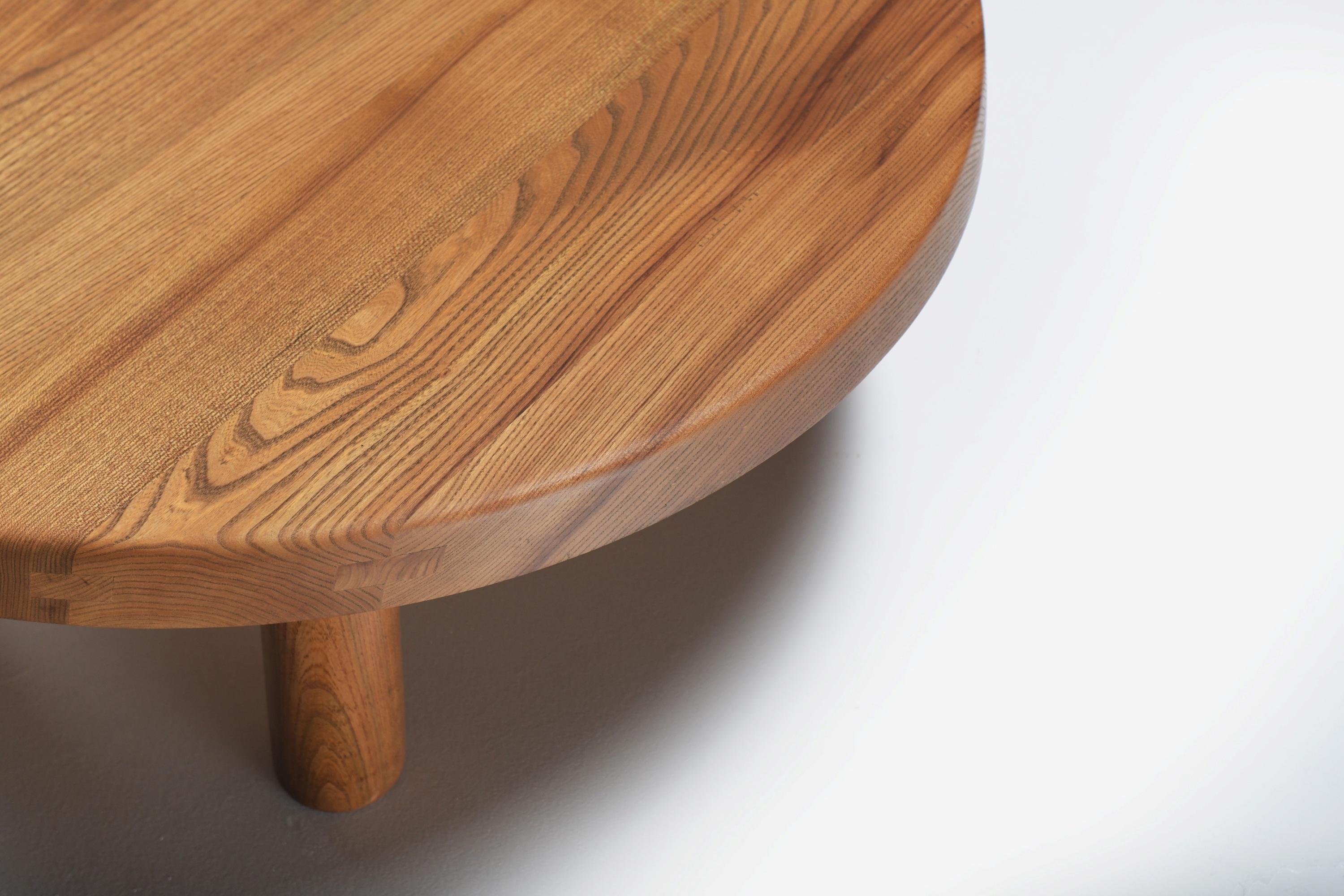 Atemberaubender Vintage-Couchtisch T02M aus ELM-Holz von Pierre Chapo – Frankreich im Angebot 3