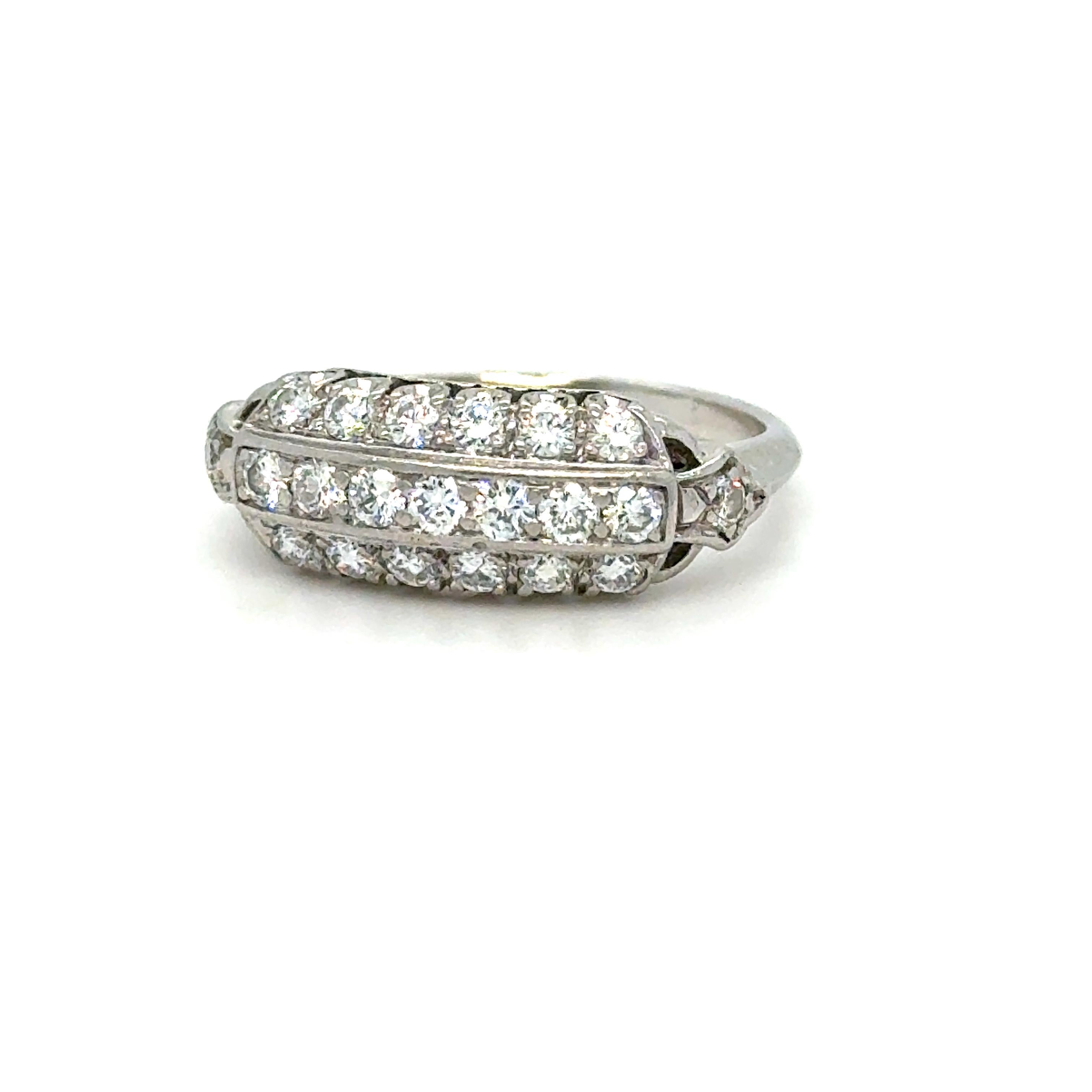 Stunning Vintage Three Row Diamond Platinum Band - 0.84ct. (Art déco) im Angebot