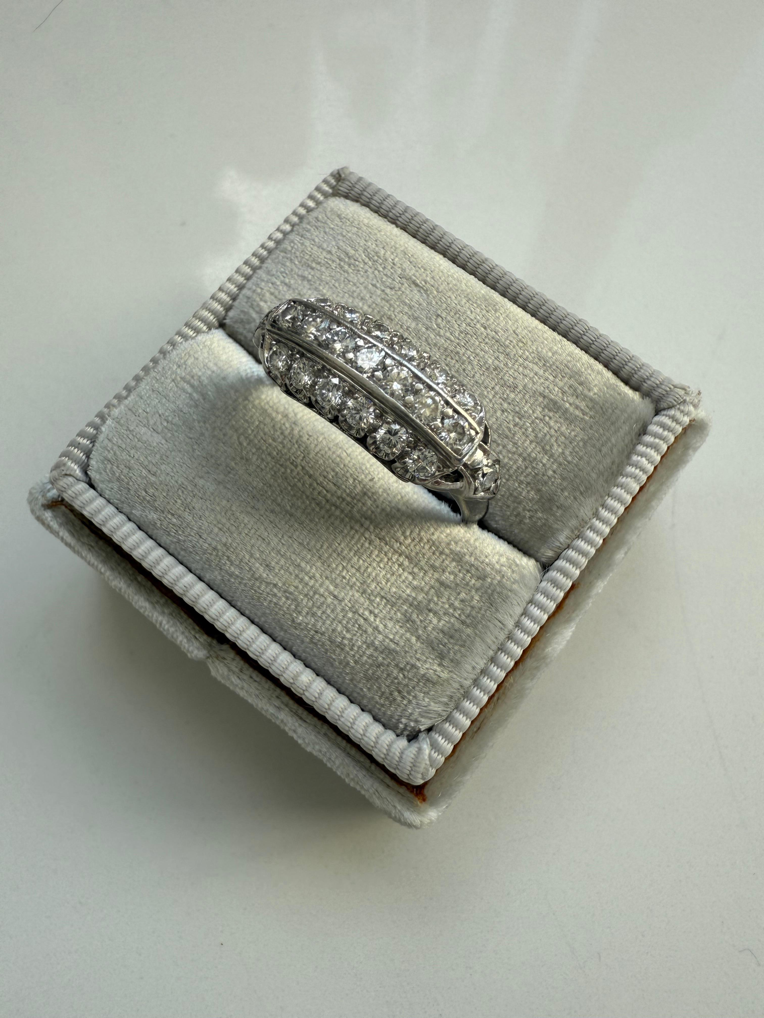 Stunning Vintage Three Row Diamond Platinum Band - 0.84ct. im Zustand „Gut“ im Angebot in San Francisco, CA