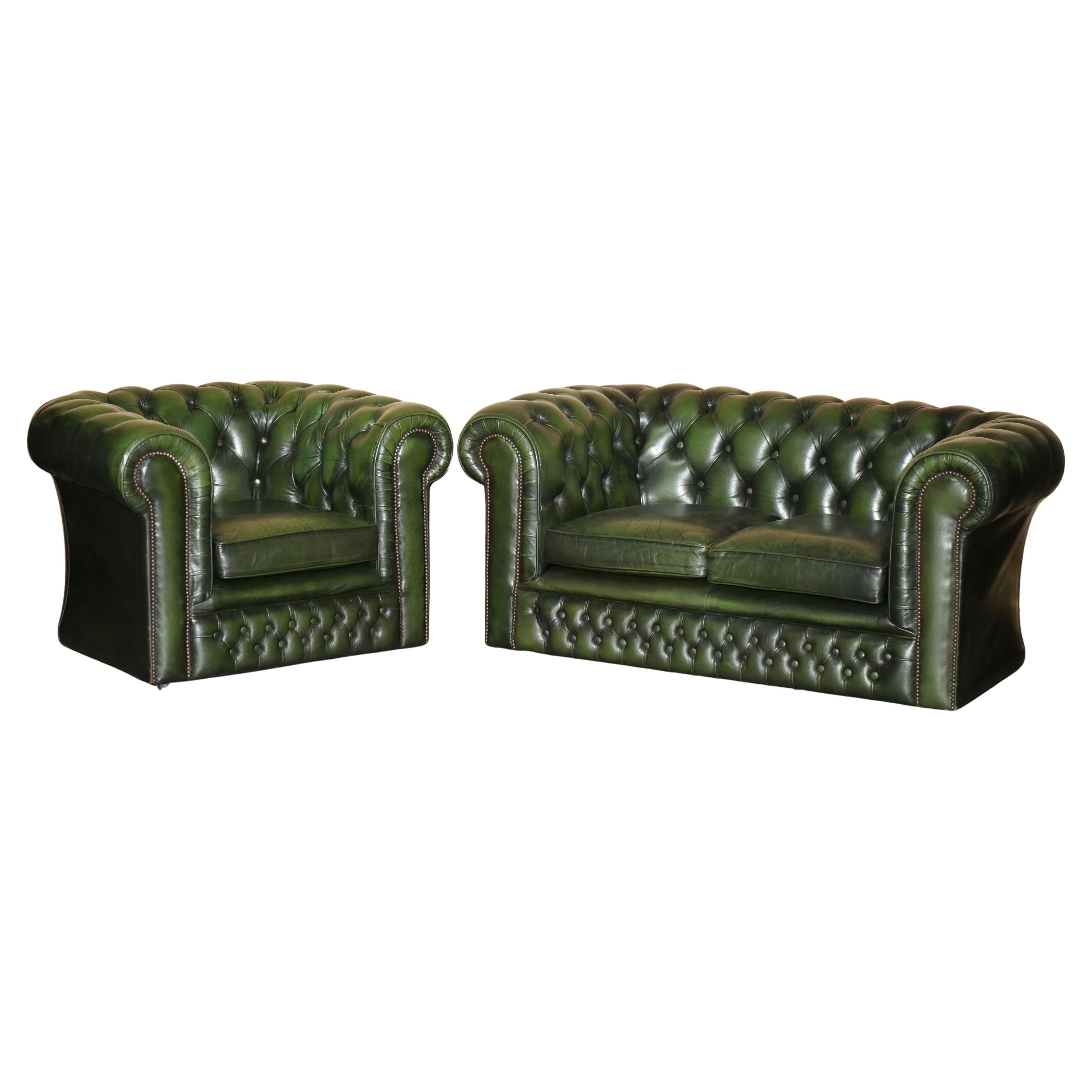 STUNNiNG VINTAGE TUFTED CHESTERFIELD BOTTLE GREEN LEATHER SOFA 
ARMCHAIR For Sale