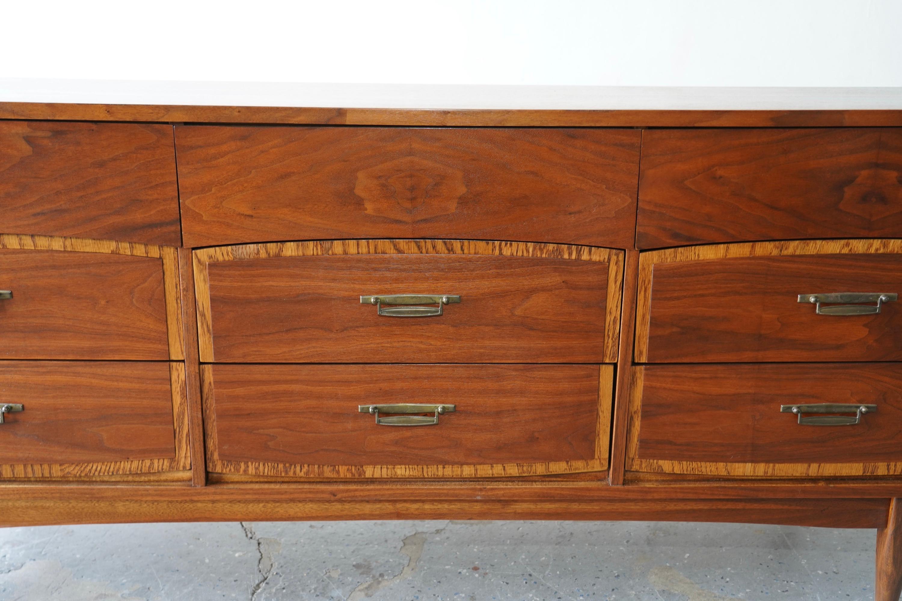 Stunning Vintage Two-Tone  Mid-Century Modern Walnut Dresser For Sale 1
