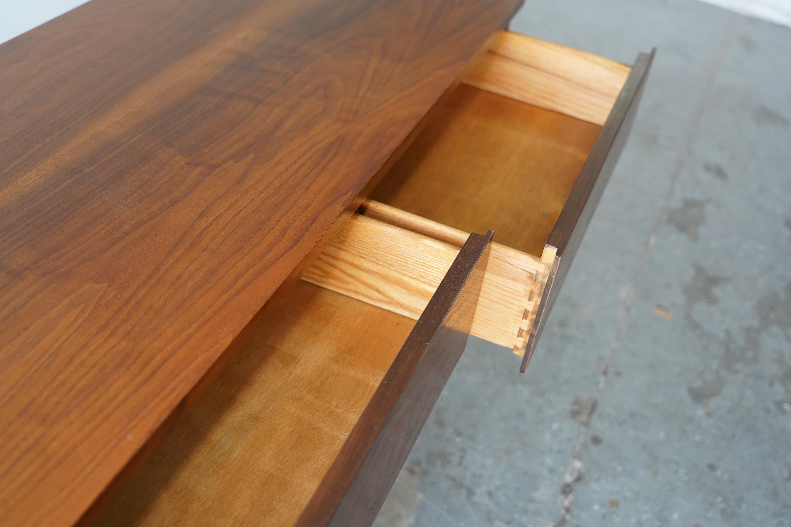 Stunning Vintage Two-Tone  Mid-Century Modern Walnut Dresser For Sale 3