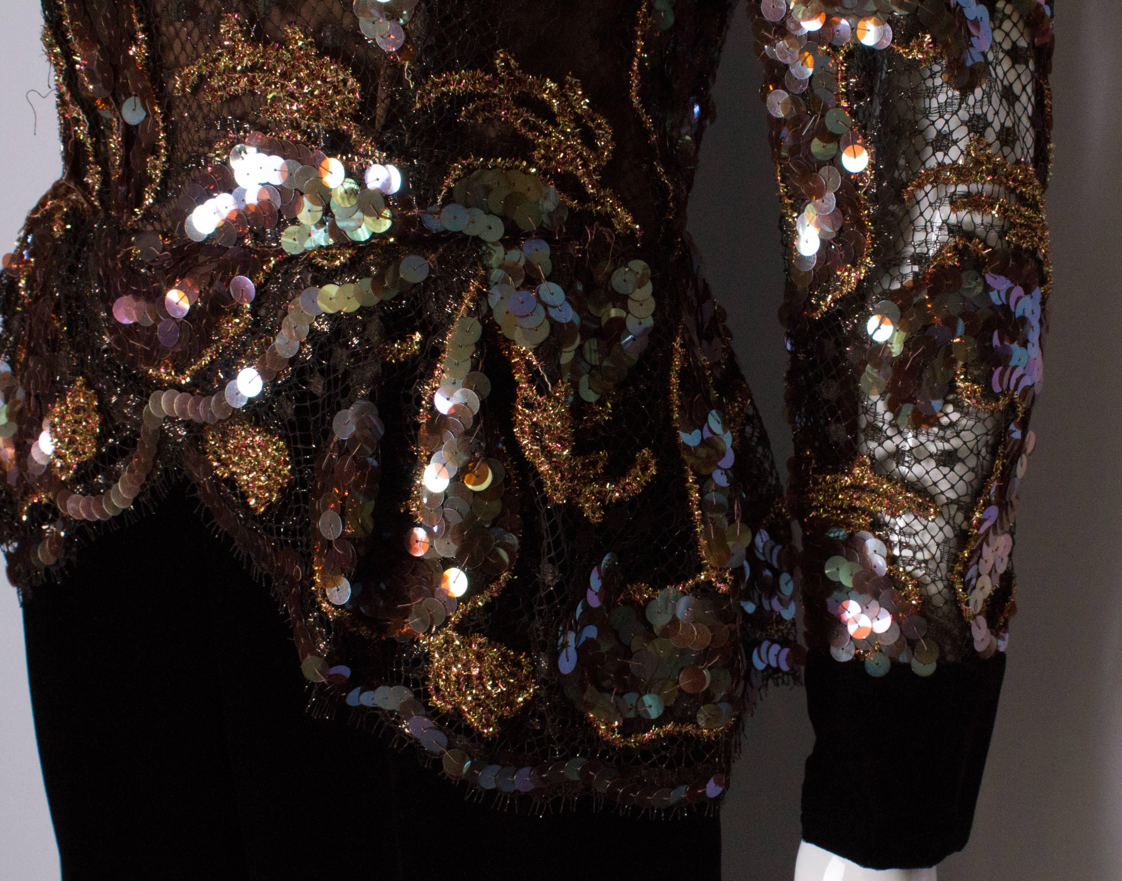 Atemberaubende  Kleid aus Samt und Pailletten im Zustand „Gut“ im Angebot in London, GB