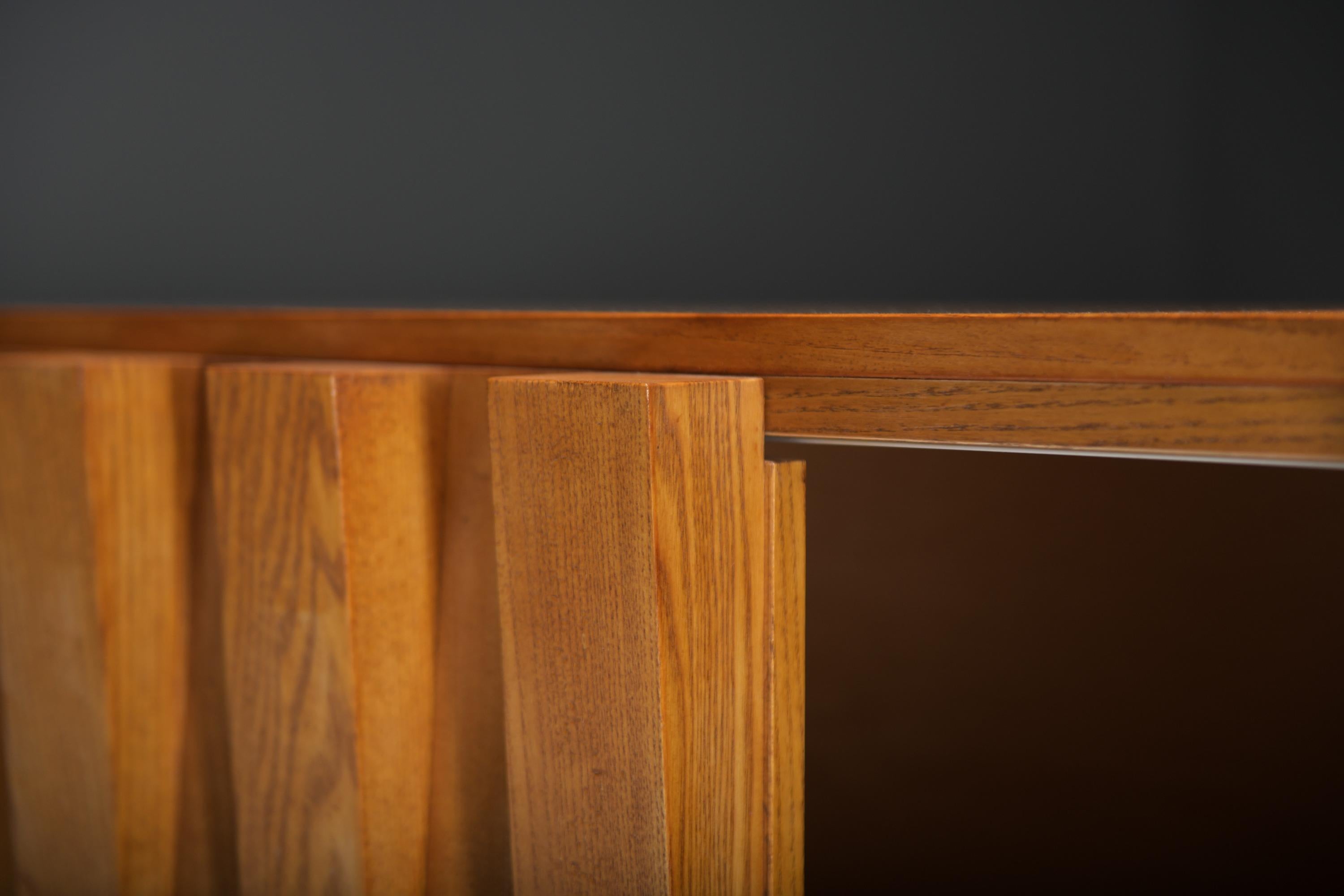 Bois Superbe buffet en bois vintage de L.A. Studi Italie en vente