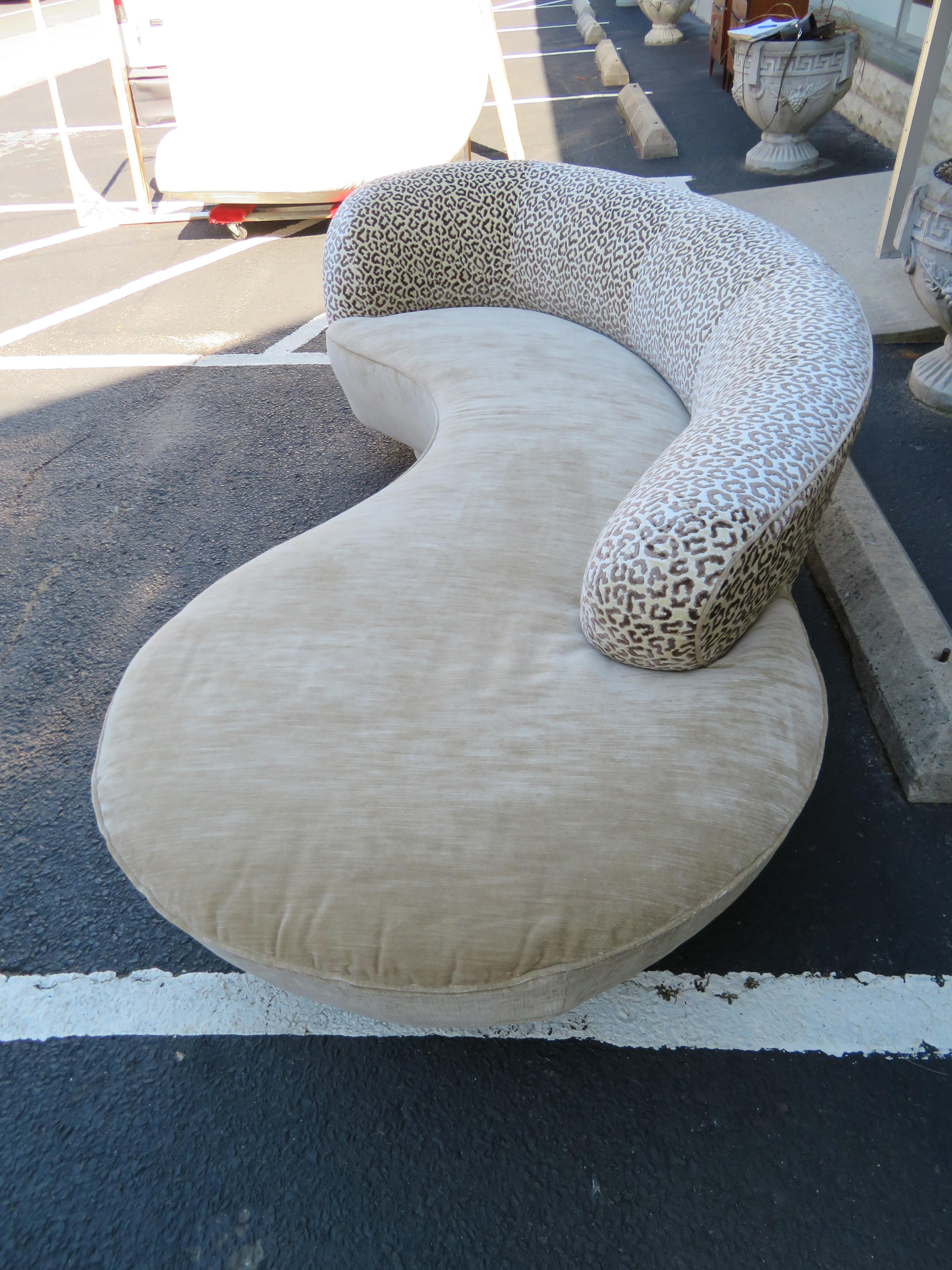 Stunning Vladimir Kagan Curved Serpentine Cloud Sofa Mid-Century Modern For Sale 1