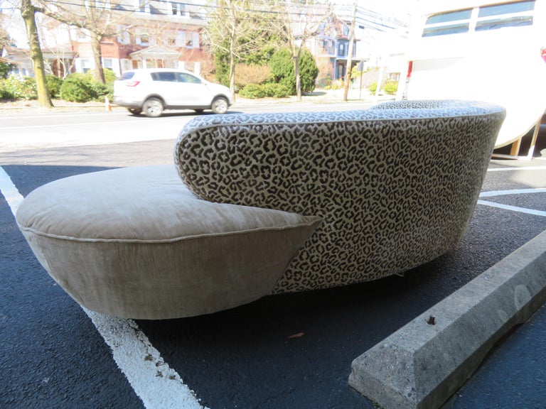Stunning Vladimir Kagan Curved Serpentine Cloud Sofa Mid-Century Modern For Sale 3