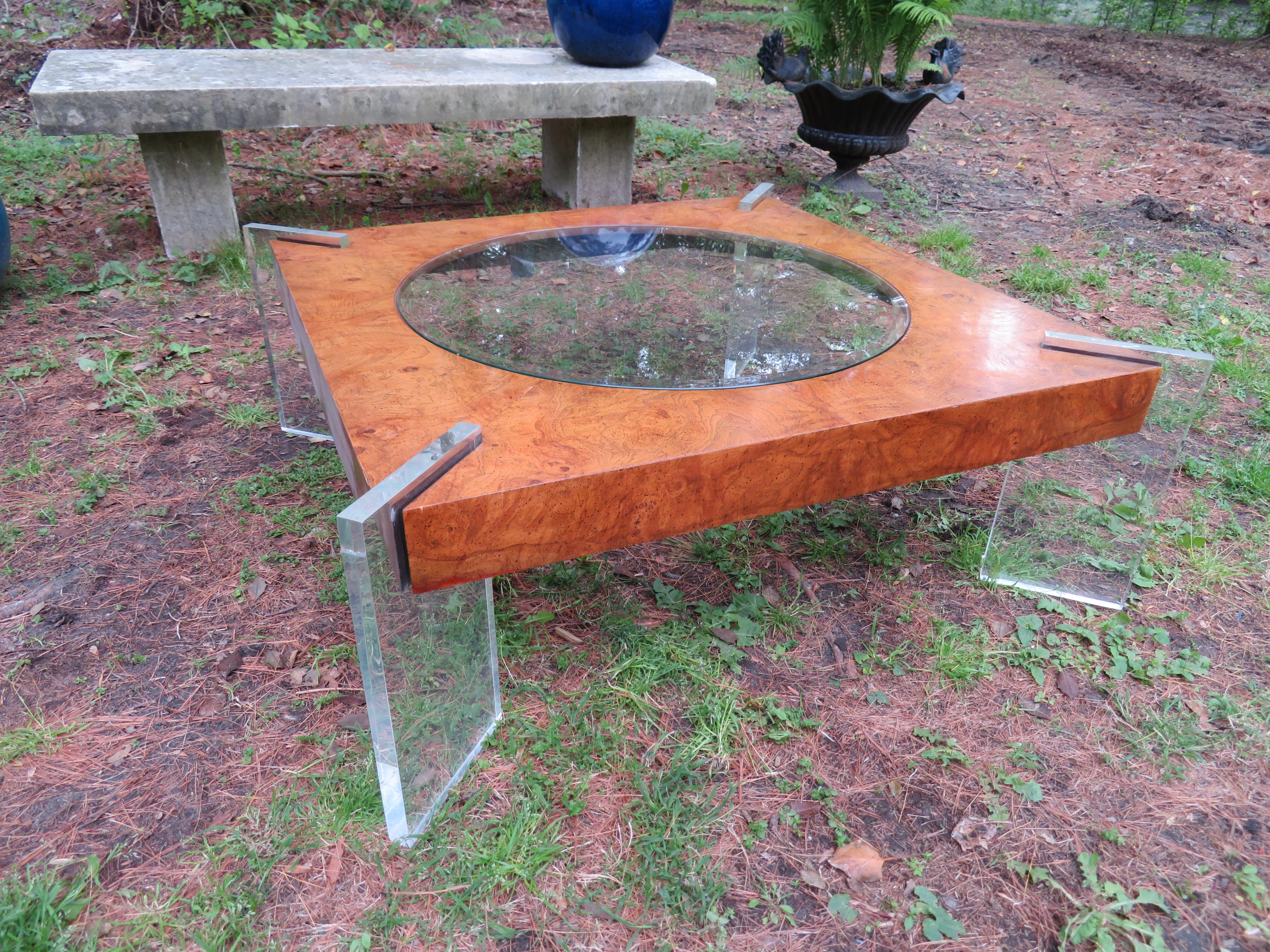 Mid-Century Modern Stupéfiante table basse en lucite et ronce de noyer du siècle dernier de Vladimir Kagan en vente