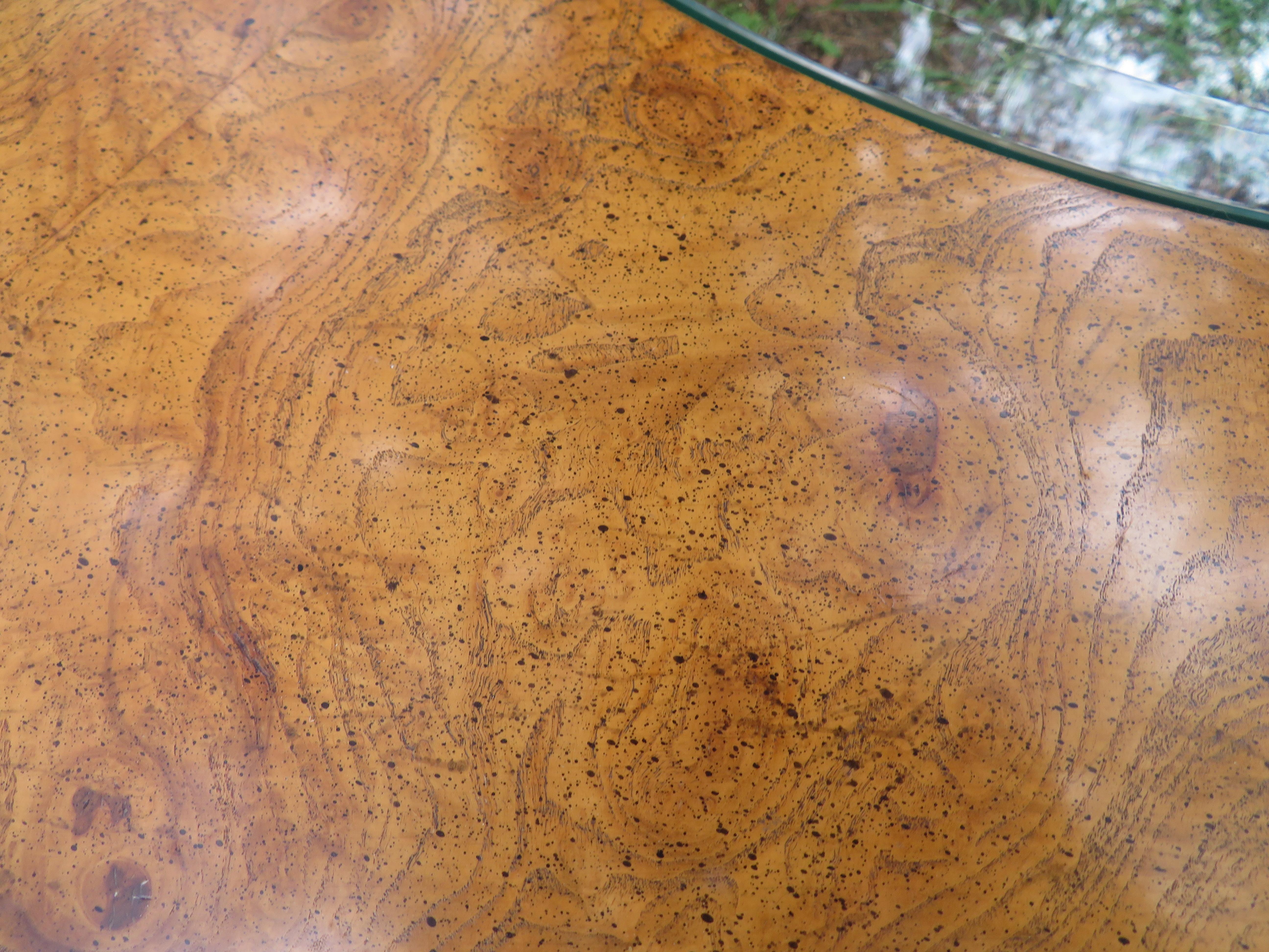 Verre Stupéfiante table basse en lucite et ronce de noyer du siècle dernier de Vladimir Kagan en vente