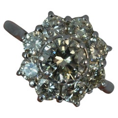 Vintage Stunning Vs 1.85 Carat and 18 Carat White Gold Daisy Cluster Ring