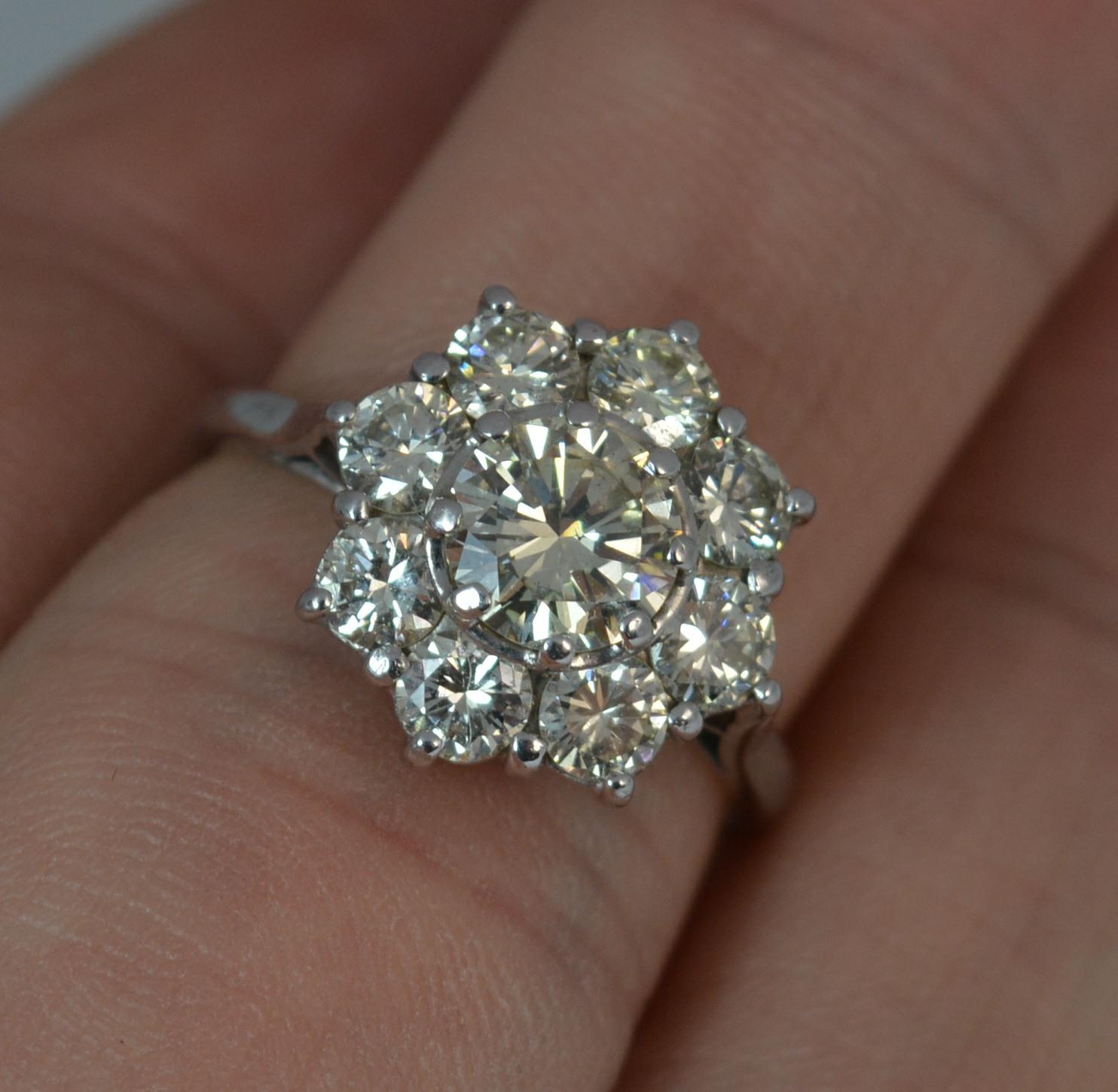 Stunning Vs 1.85 Carat and 18 Carat White Gold Daisy Cluster Ring In Good Condition In St Helens, GB
