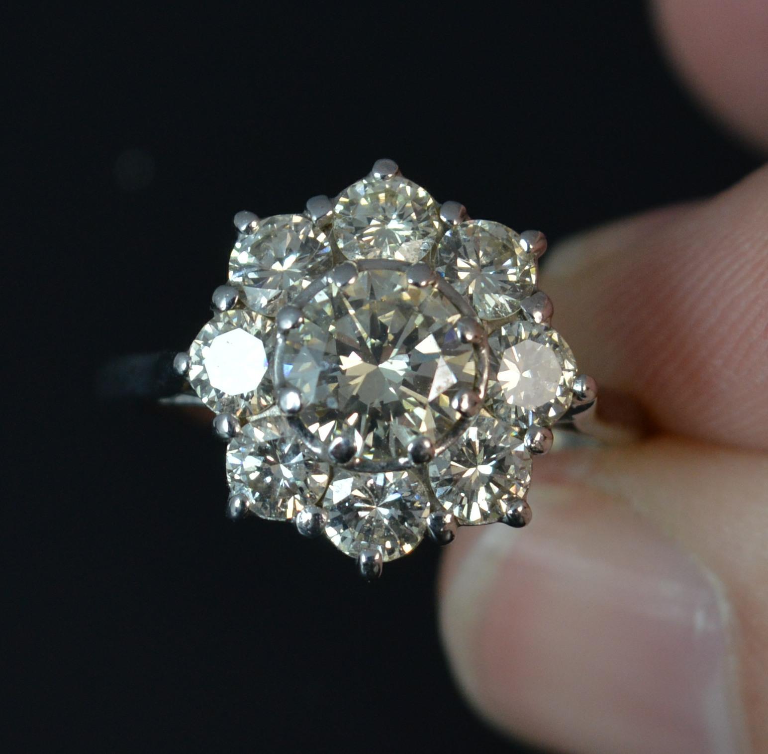 Women's Stunning Vs 1.85 Carat and 18 Carat White Gold Daisy Cluster Ring
