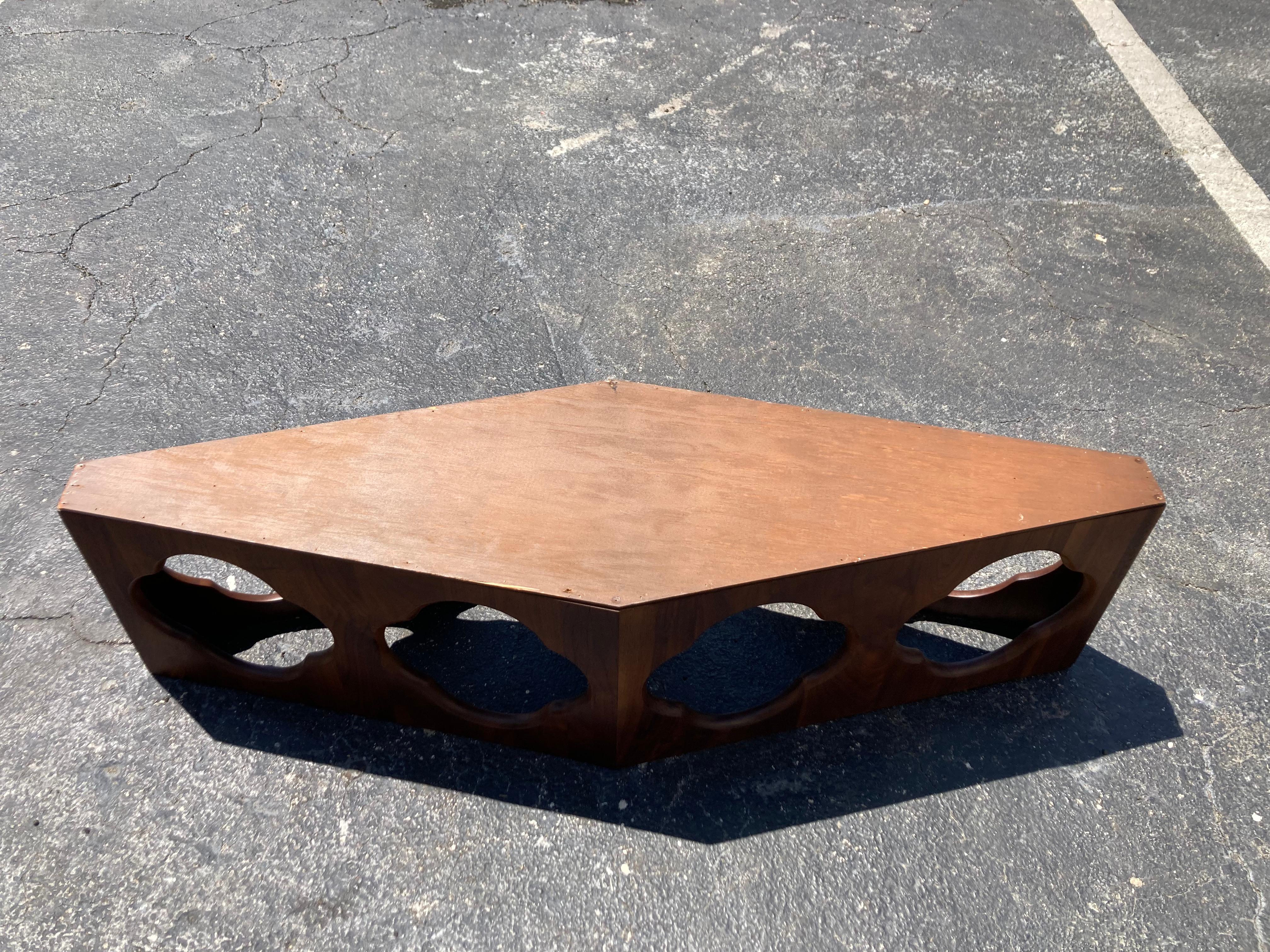 Stunning Walnut and Marble Coffee Table, USA 1950s For Sale 6