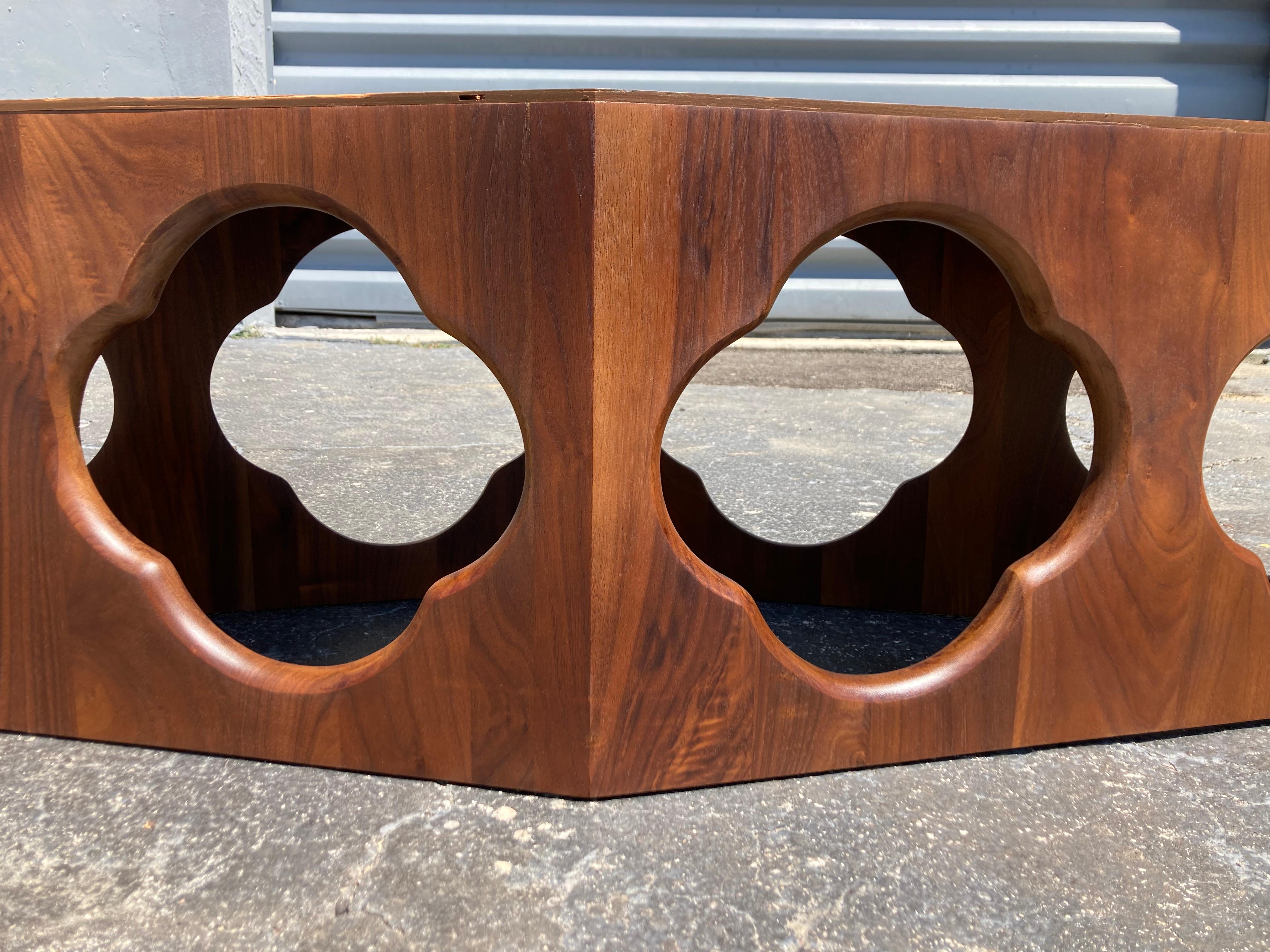 Stunning Walnut and Marble Coffee Table, USA 1950s For Sale 7