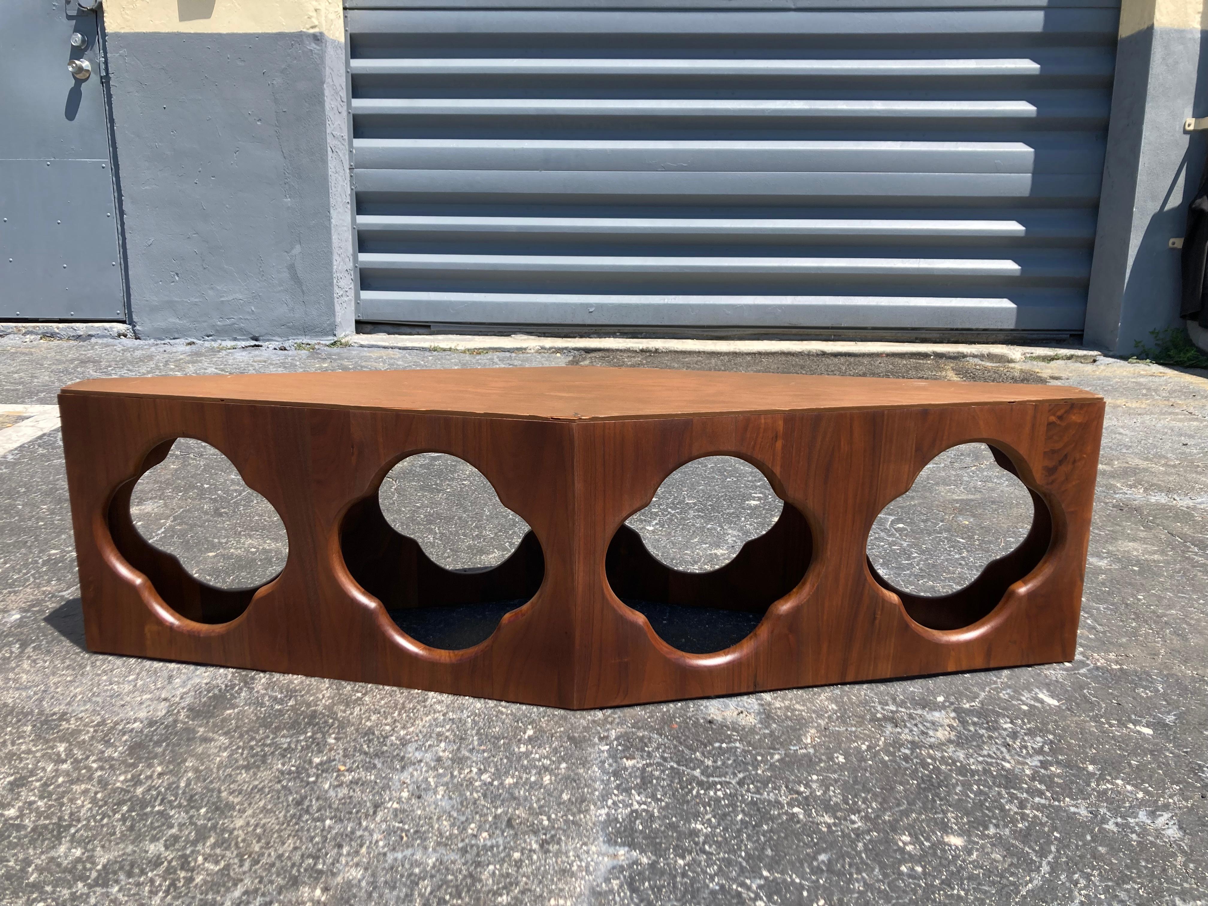 Stunning Walnut and Marble Coffee Table, USA 1950s For Sale 10