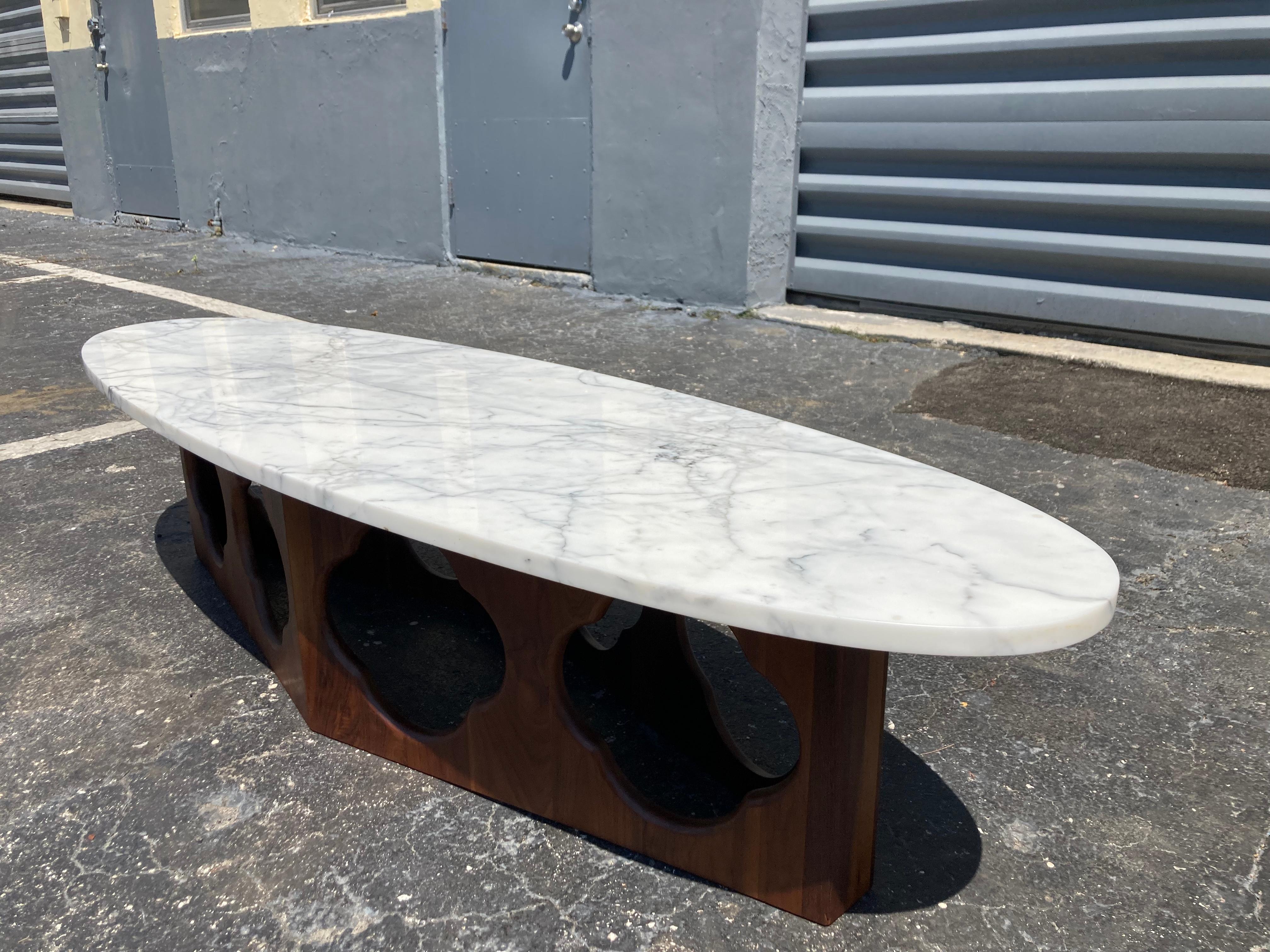 Stunning Walnut and Marble Coffee Table, USA 1950s For Sale 2