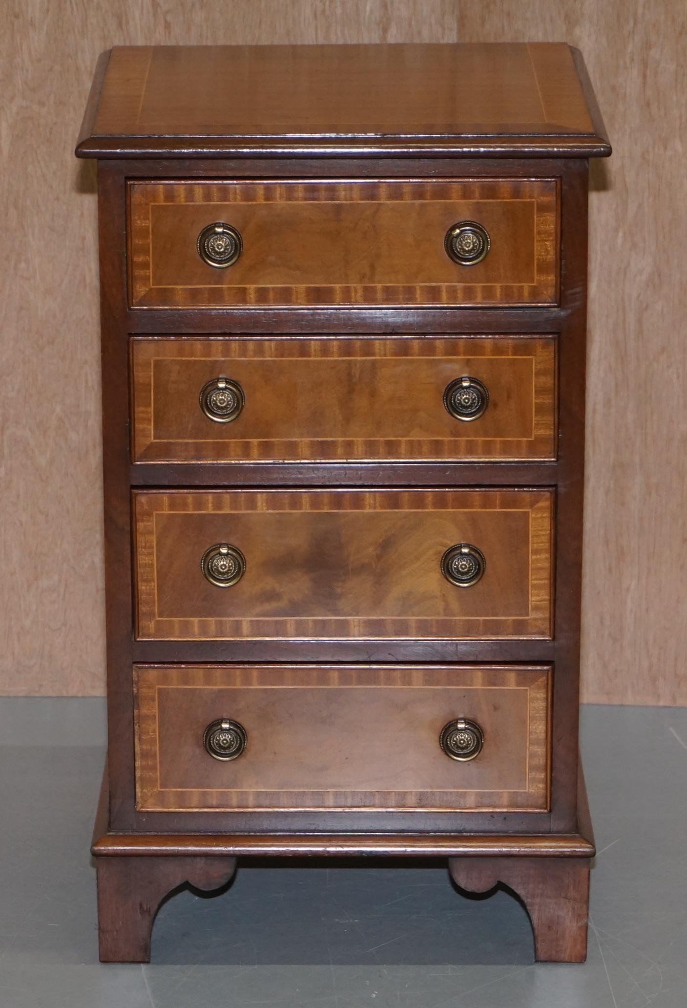 We are delighted to offer for sale this very nice vintage walnut and mahogany chest of drawers made in the Georgian style

A good looking and well made piece, its very versatile, I see it being used as a luxury lamp or wine table but naturally it
