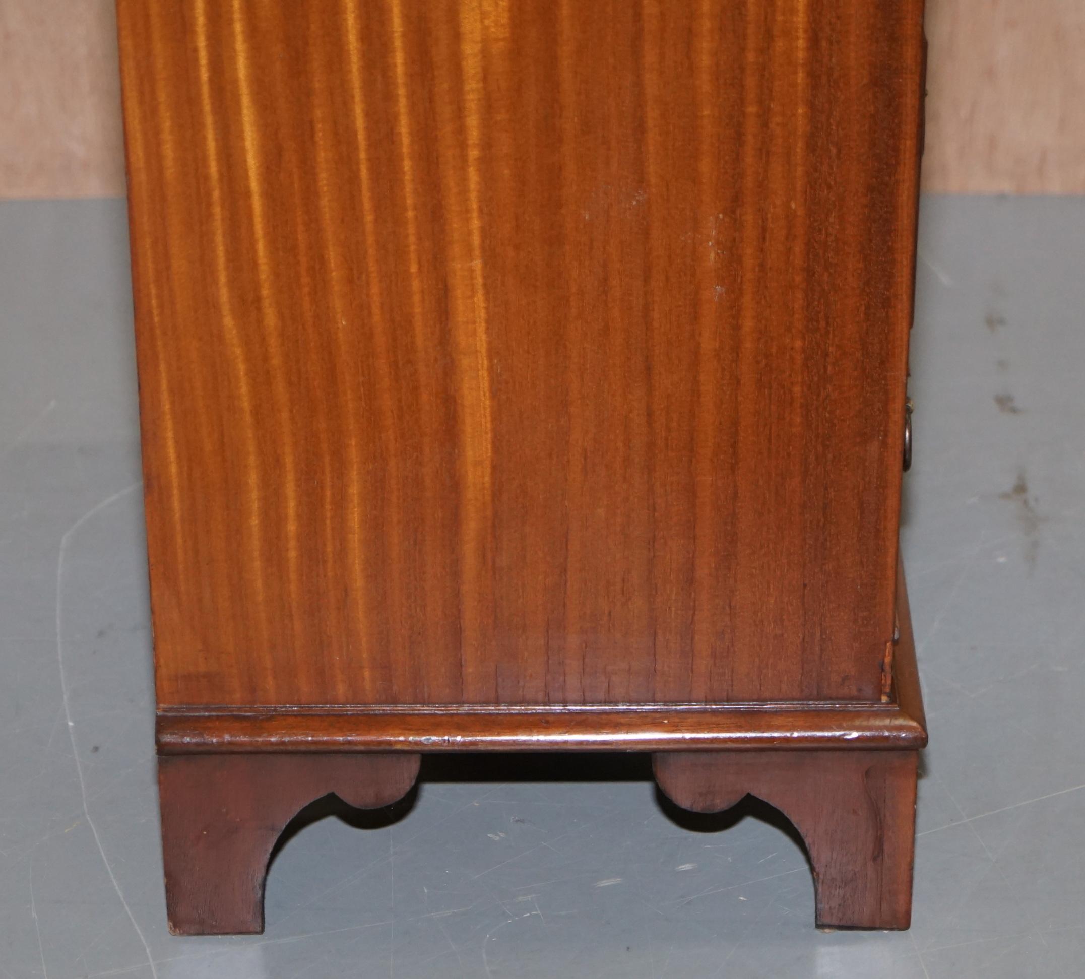 Hand-Crafted Stunning Walnut & Hardwood Chest of Drawers Lamp End Wine Bedside Table Sized