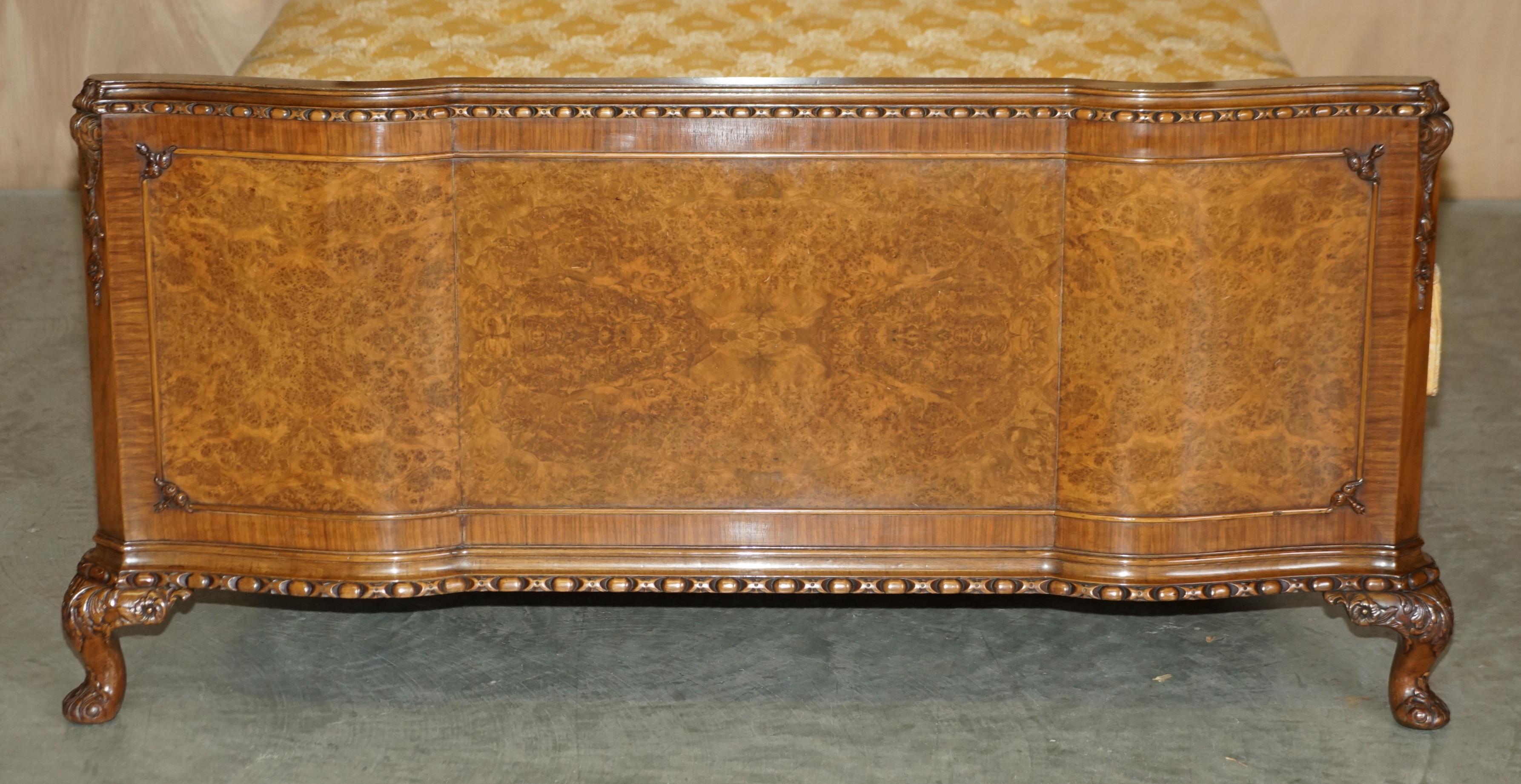 STUNNING WARING & GILLOWS HARRODS LONDON CiRCA 1950er BURR WALNUT BED STEAD (Moderne der Mitte des Jahrhunderts) im Angebot