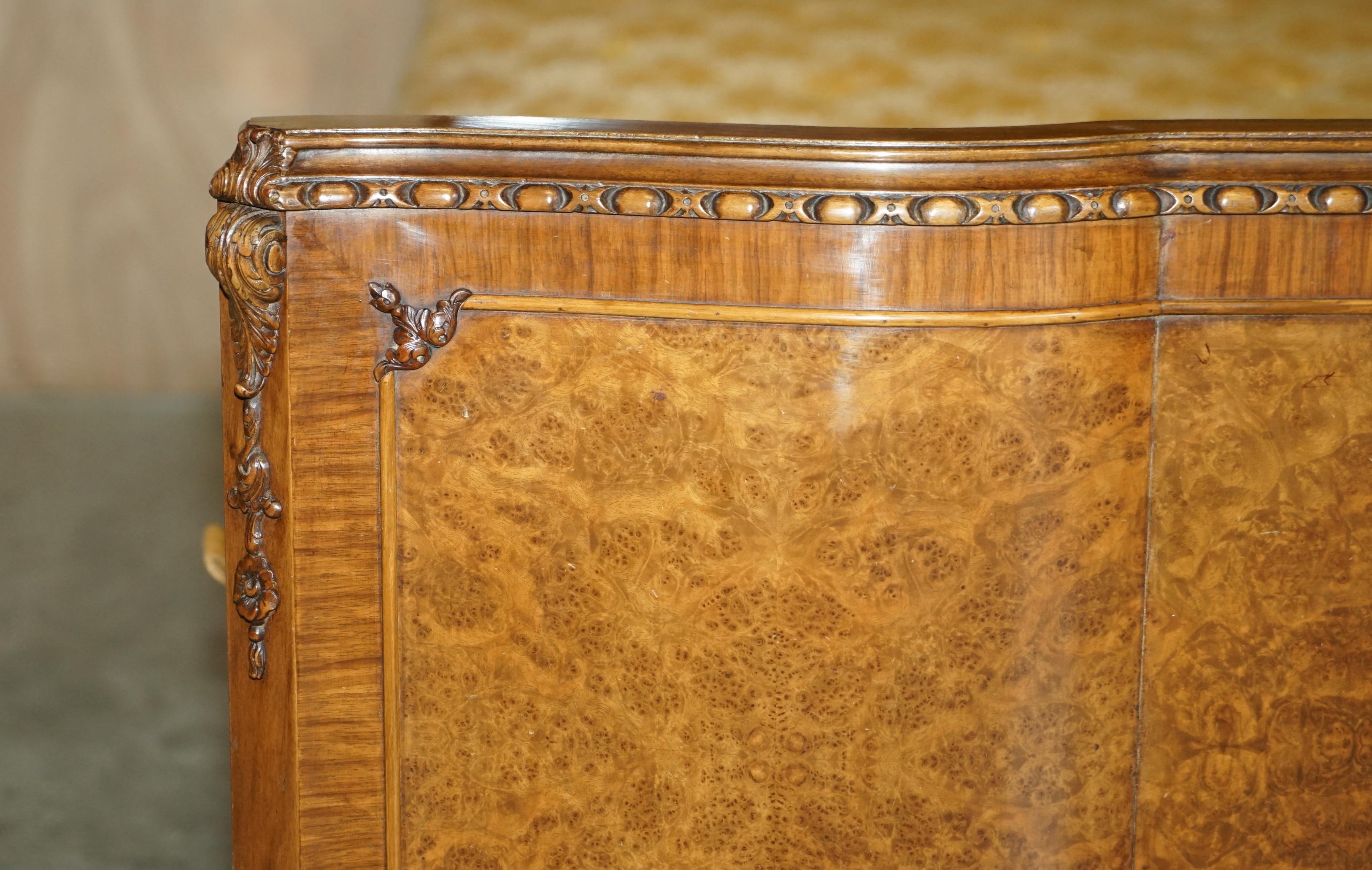 impresionante waring & gillow harrods londres ciraca años 50 cama de madera de nogal de arce Inglés en venta