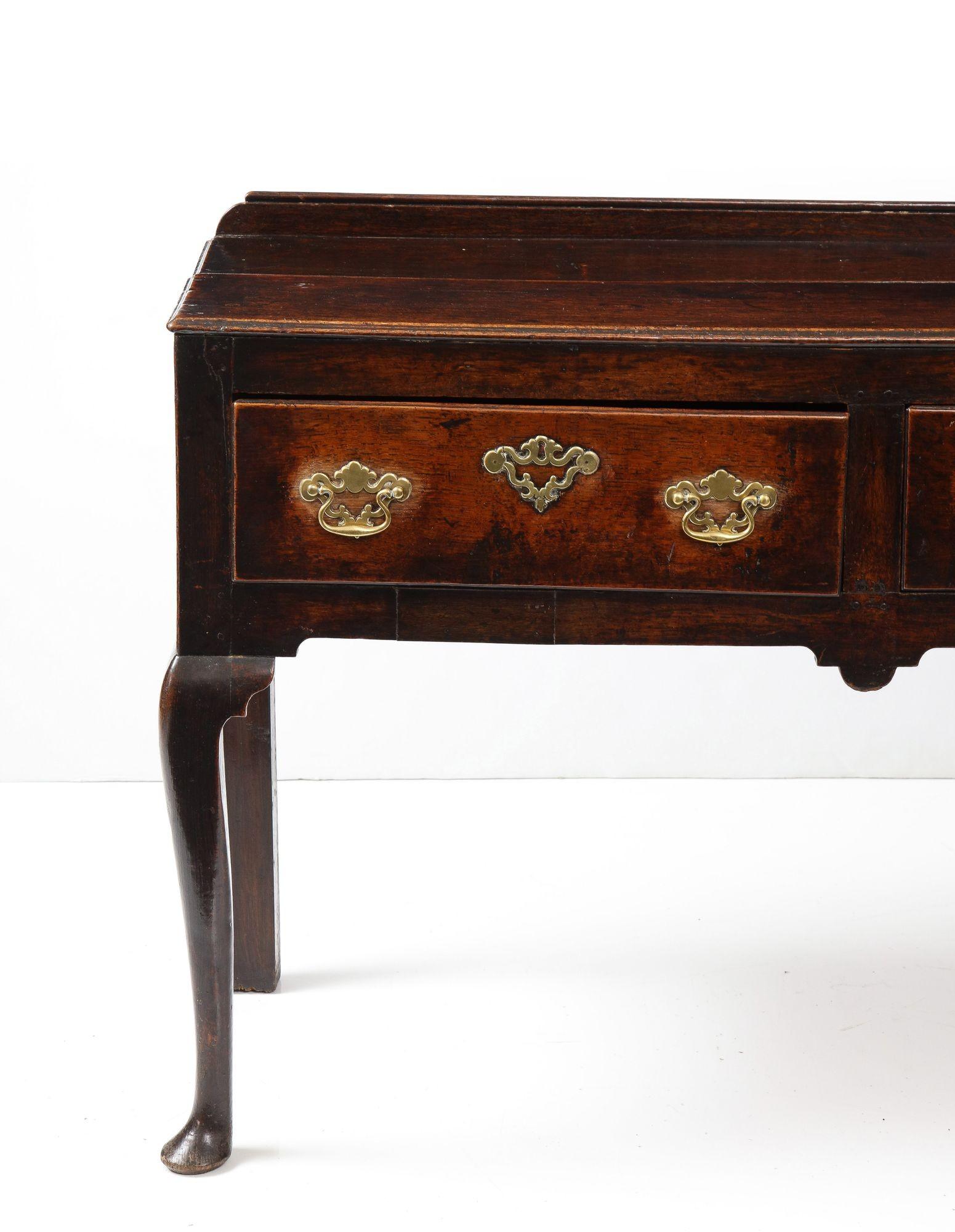 Stunning Welsh Low Dresser In Good Condition For Sale In Greenwich, CT