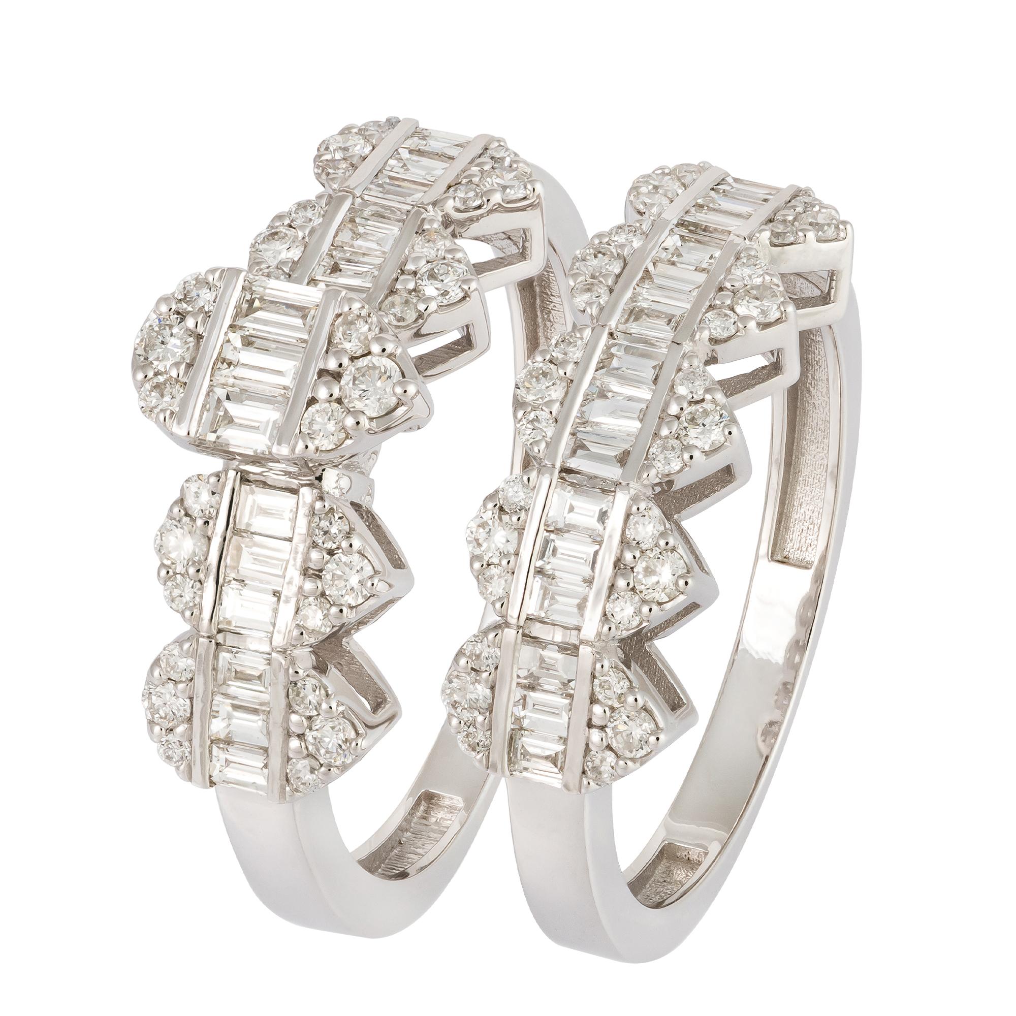For Sale:  Stunning White 18K Gold White Diamond Ring For Her 2