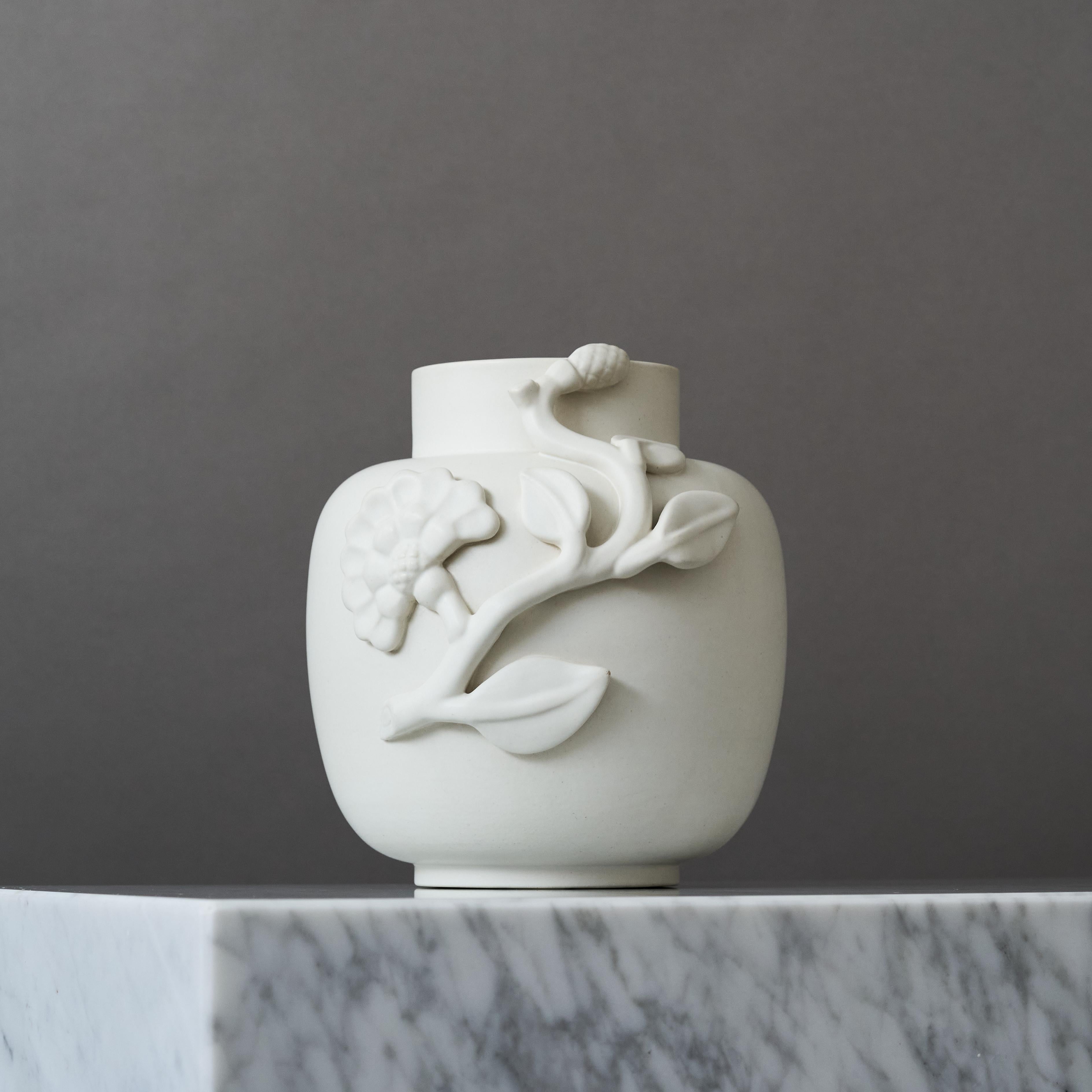Scandinavo moderno Stupendo vaso bianco 'Carrara' di Wilhelm Kåge per Gustavsberg, Svezia, anni '30 in vendita