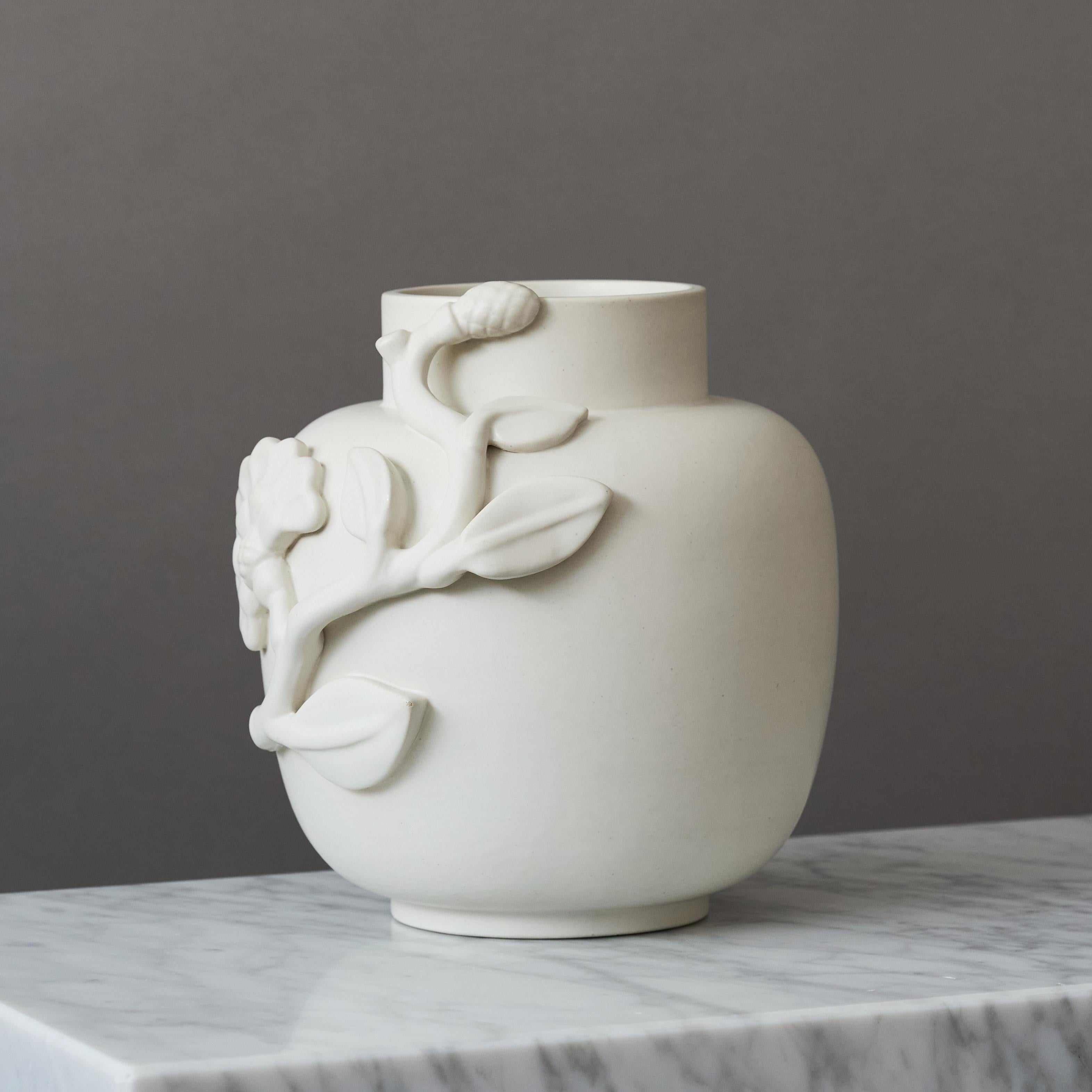 Stupendo vaso bianco 'Carrara' di Wilhelm Kåge per Gustavsberg, Svezia, anni '30 In condizioni buone in vendita a Malmö, SE