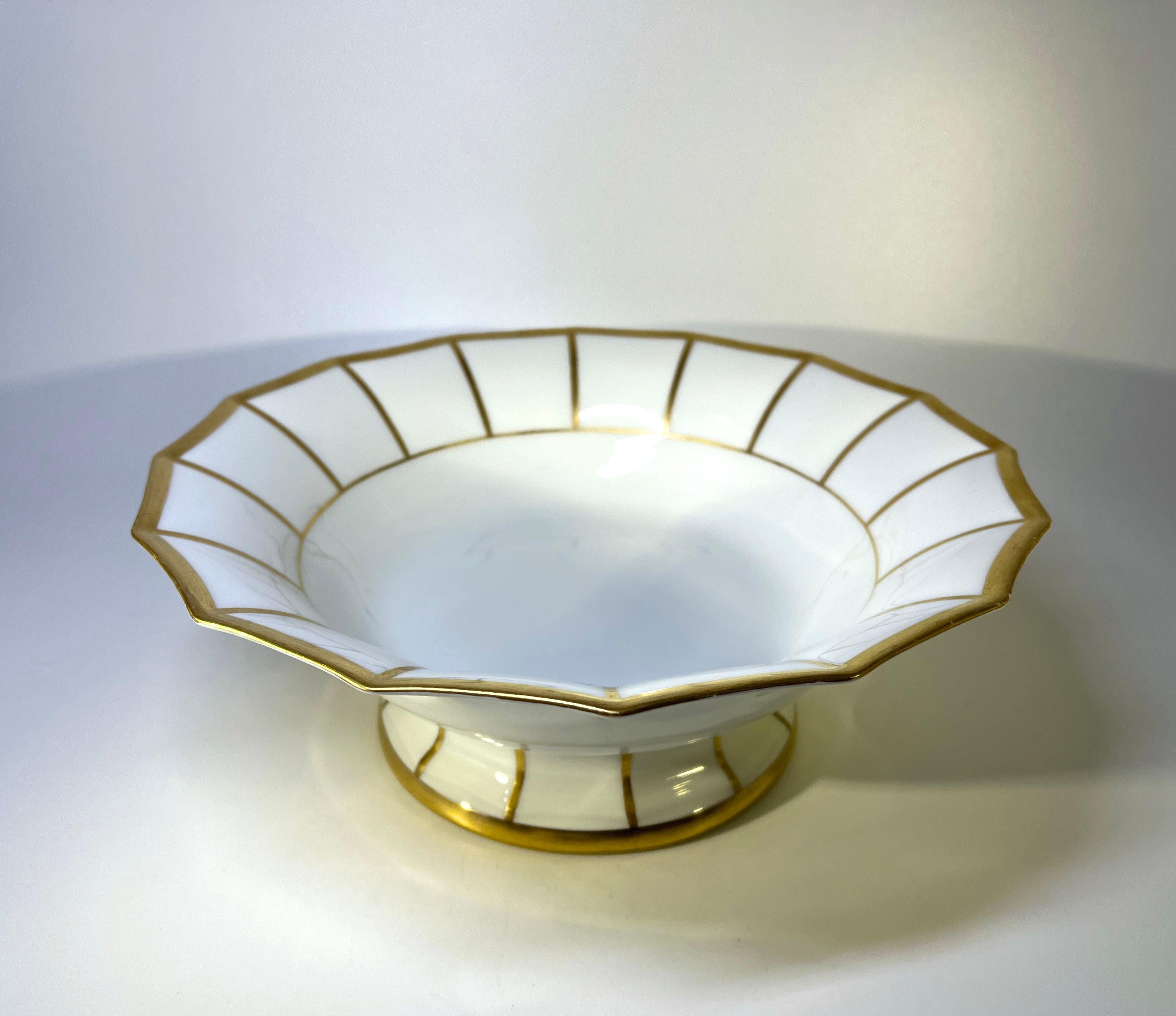 Glazed Stunning White Gold Antique Royal Copenhagen Palace Henriette Porcelain Taza For Sale