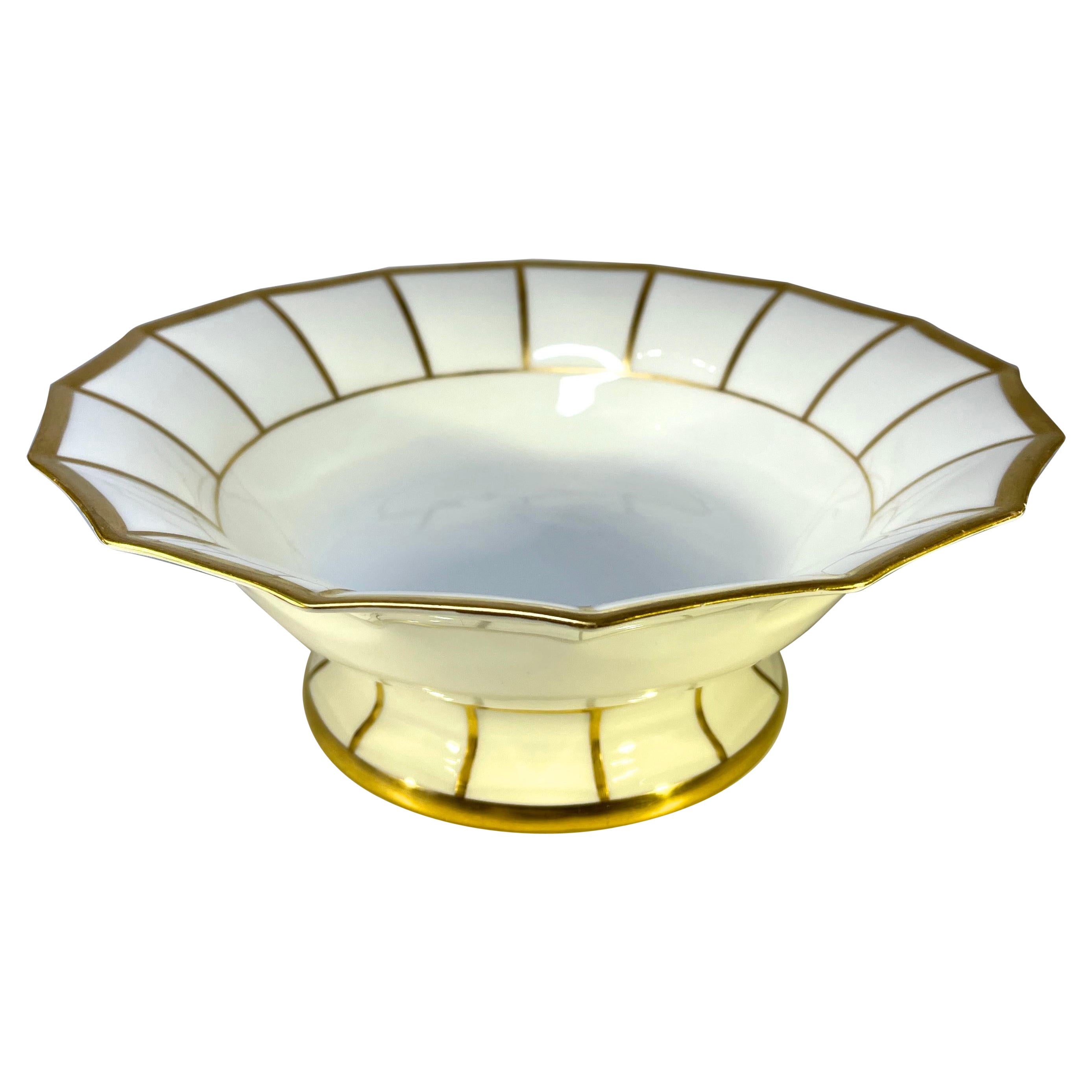 Stunning White Gold Antique Royal Copenhagen Palace Henriette Porcelain Taza