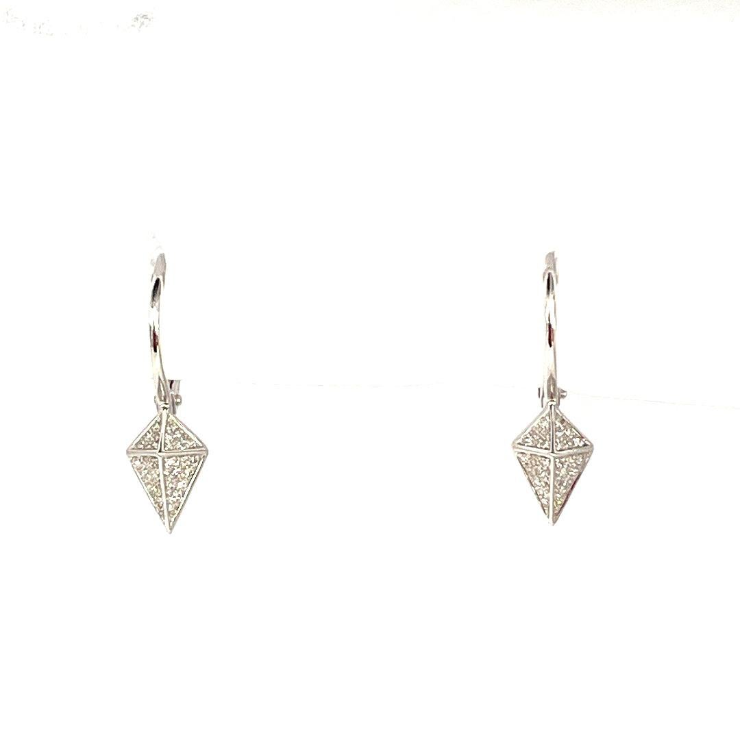 Stunning White Gold Triangle Diamond Drop Earrings In Good Condition For Sale In New York, NY