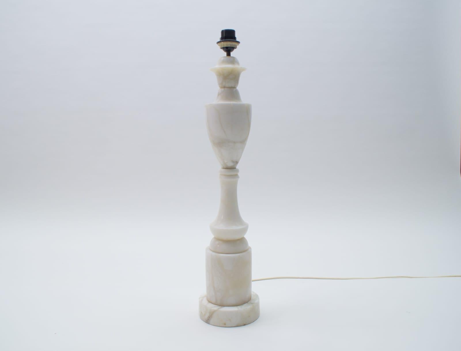 Stunning White Italian Marble Floor Lamp, 1960s In Good Condition For Sale In Nürnberg, Bayern