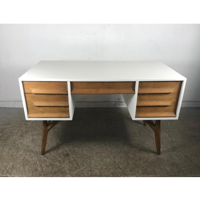 Stunning White Lacquer and Oak Desk by Jack Van der Molen for Jamestown Lounge In Good Condition In Dallas, TX